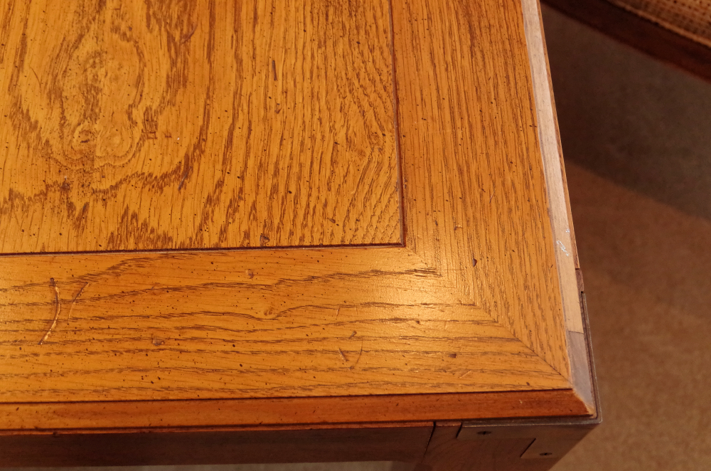 Henredon Dining Table with Two Leaves and Six Chairs