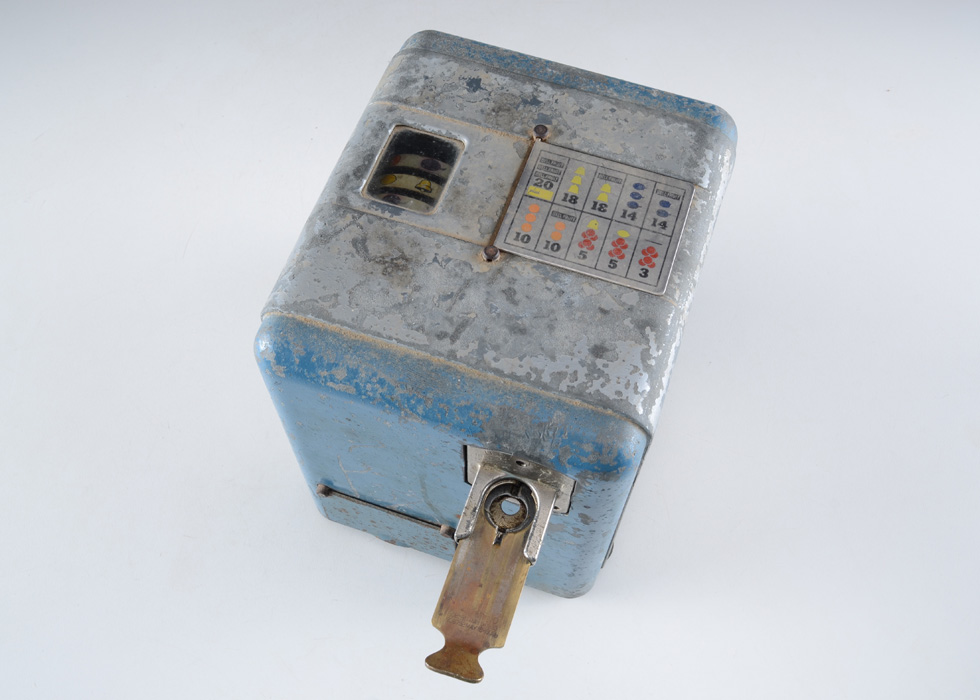 Vintage Counter Top Slot Machine