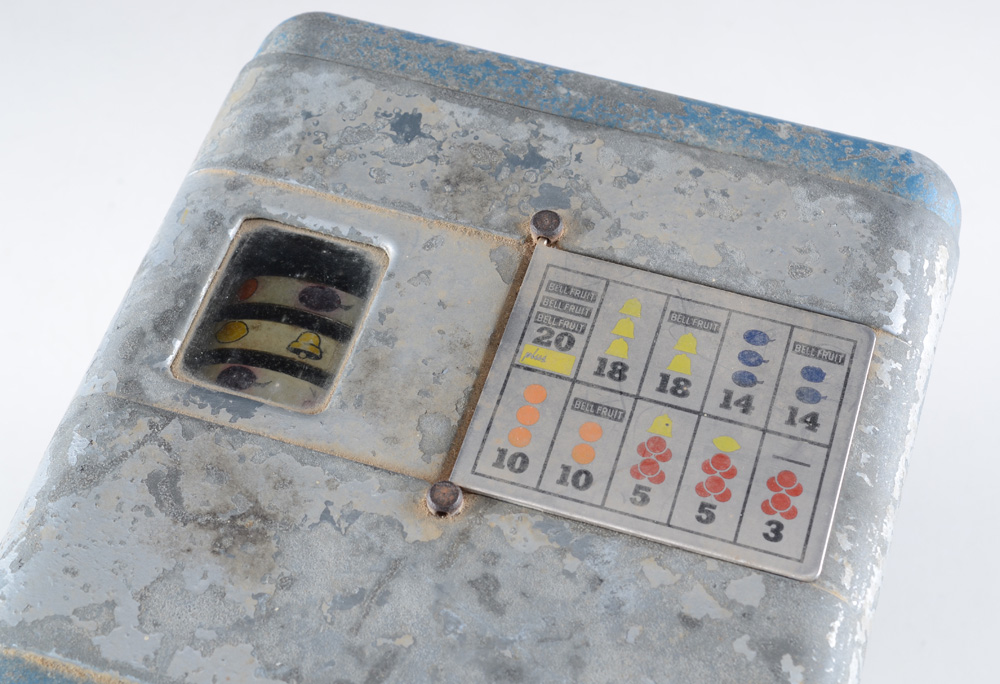 Vintage Counter Top Slot Machine