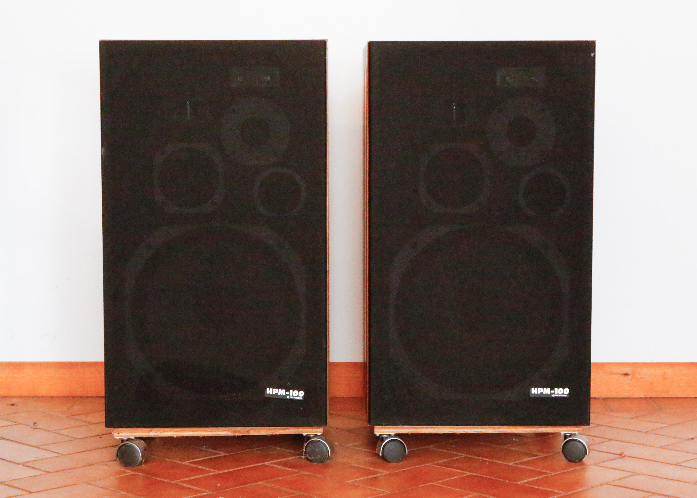 Pair of Vintage Pioneer HPM-100 Speakers