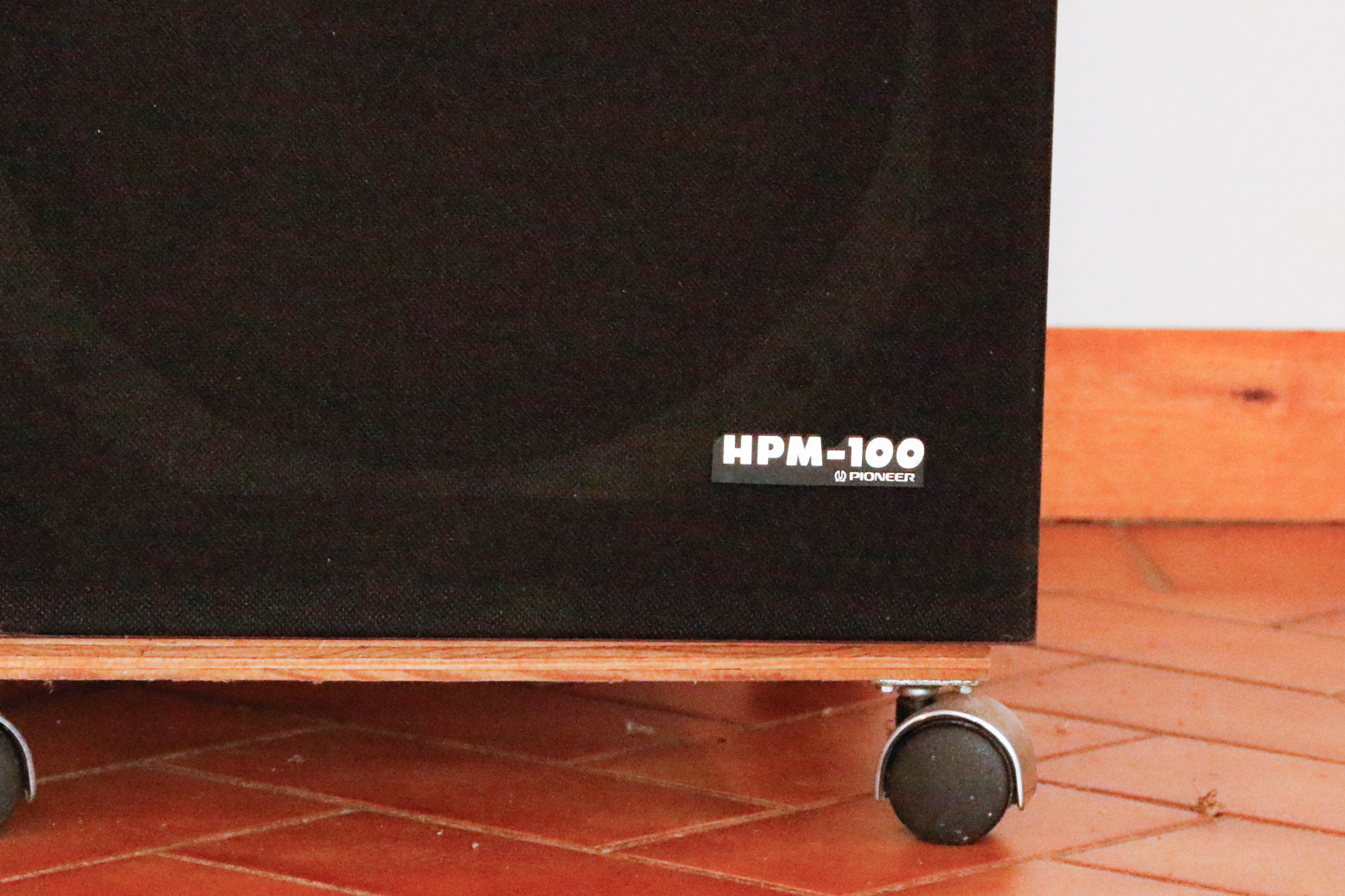 Pair of Vintage Pioneer HPM-100 Speakers