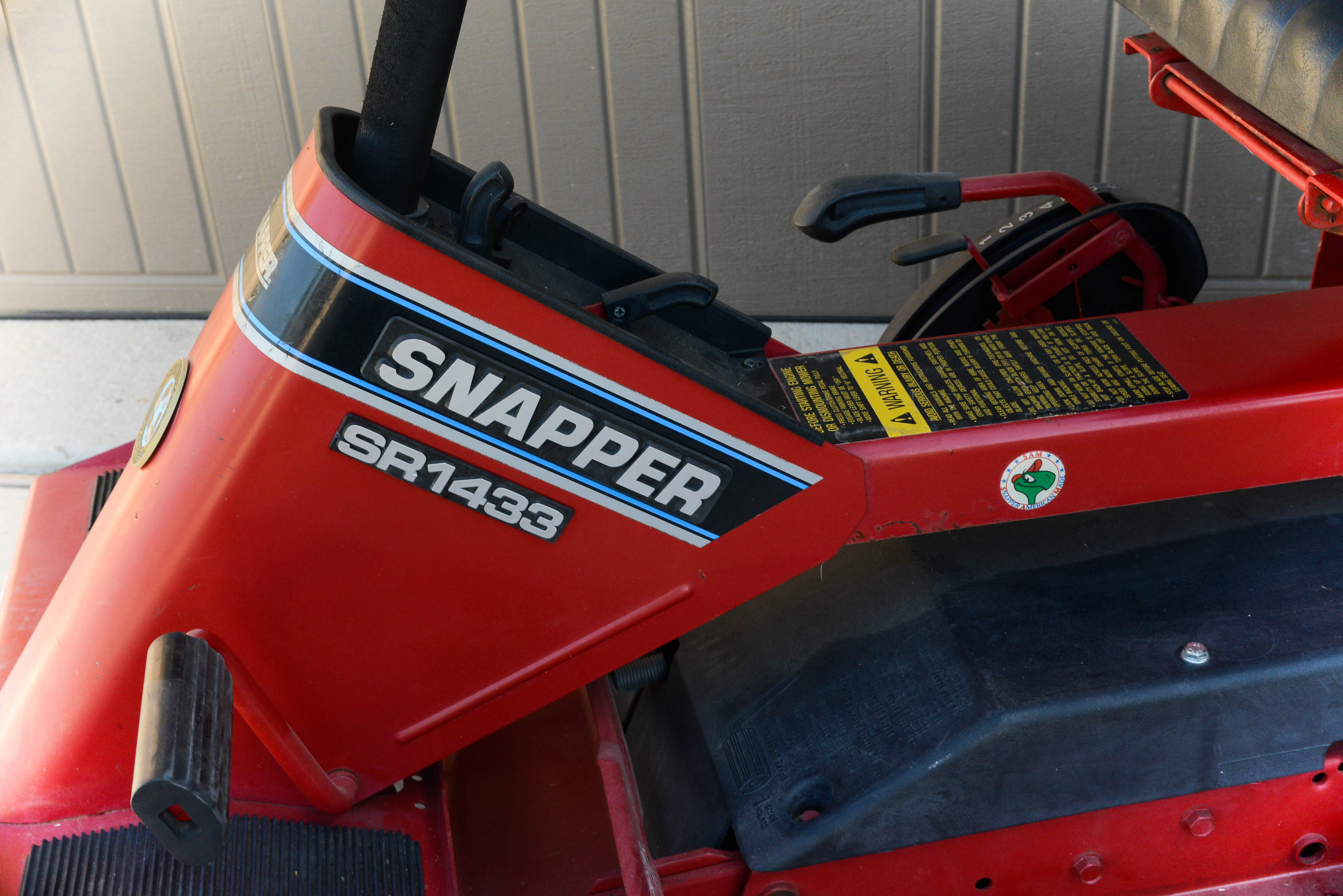 Snapper SR1433 Riding Lawn Mower