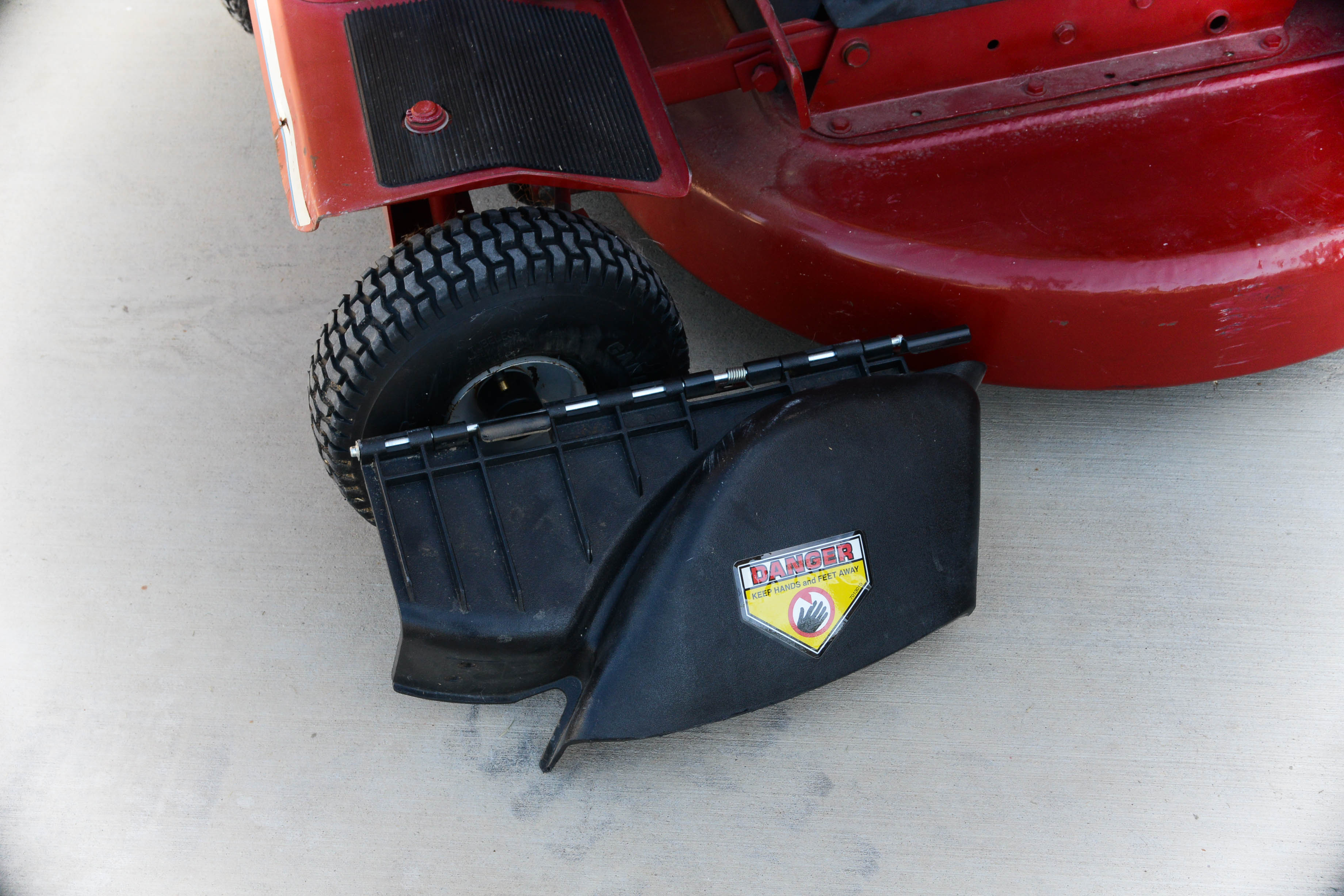 Snapper SR1433 Riding Lawn Mower