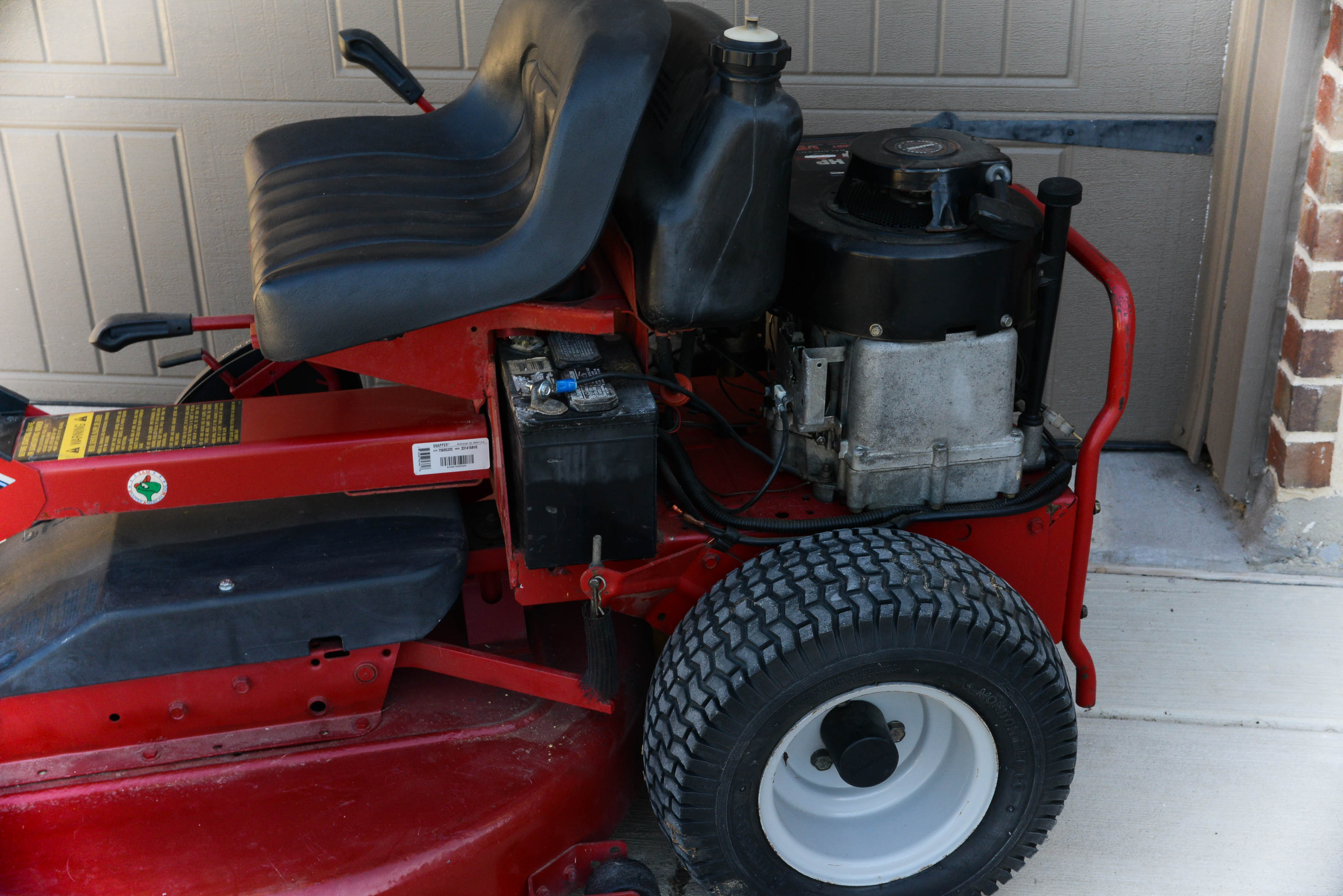 Snapper SR1433 Riding Lawn Mower
