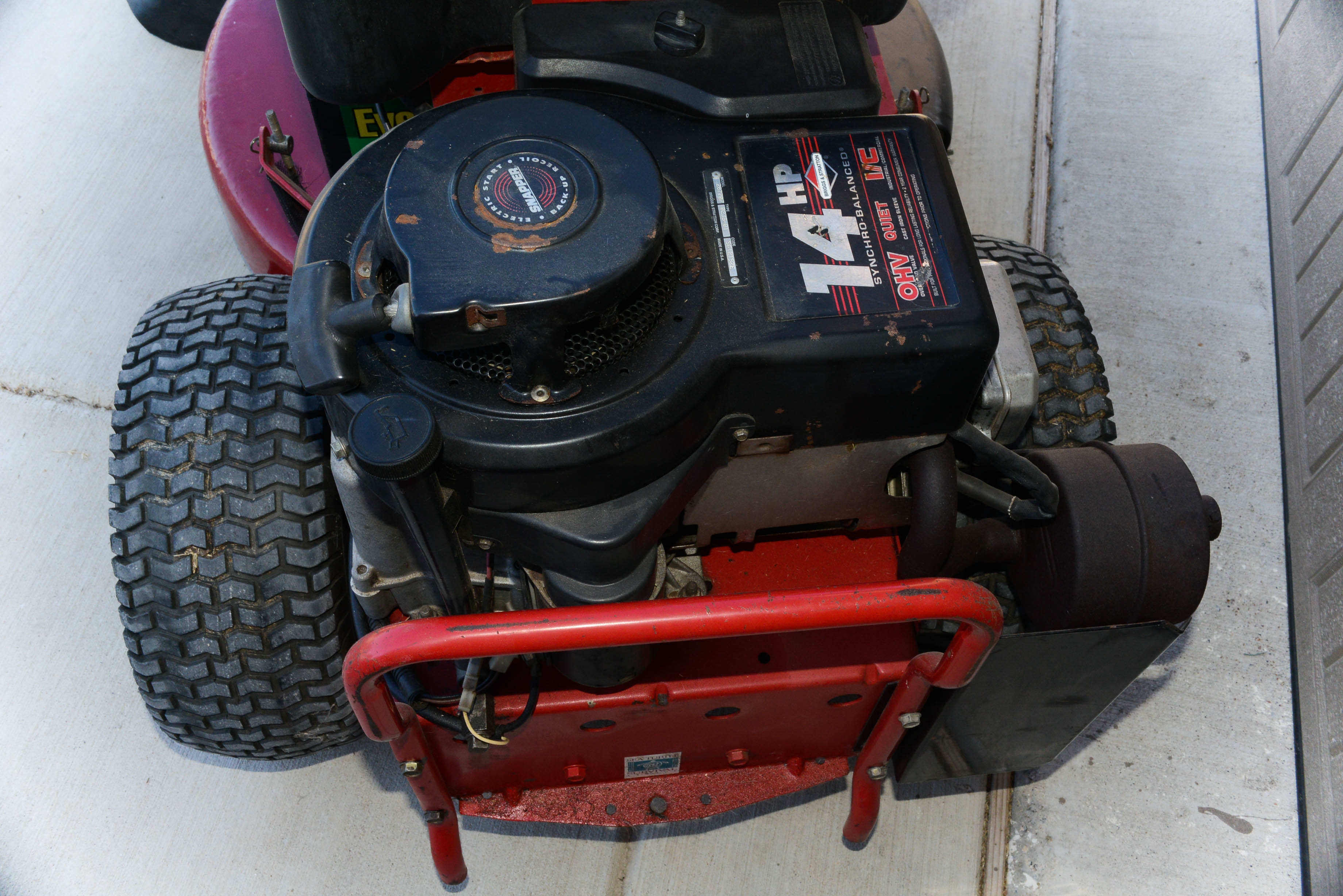 Snapper SR1433 Riding Lawn Mower