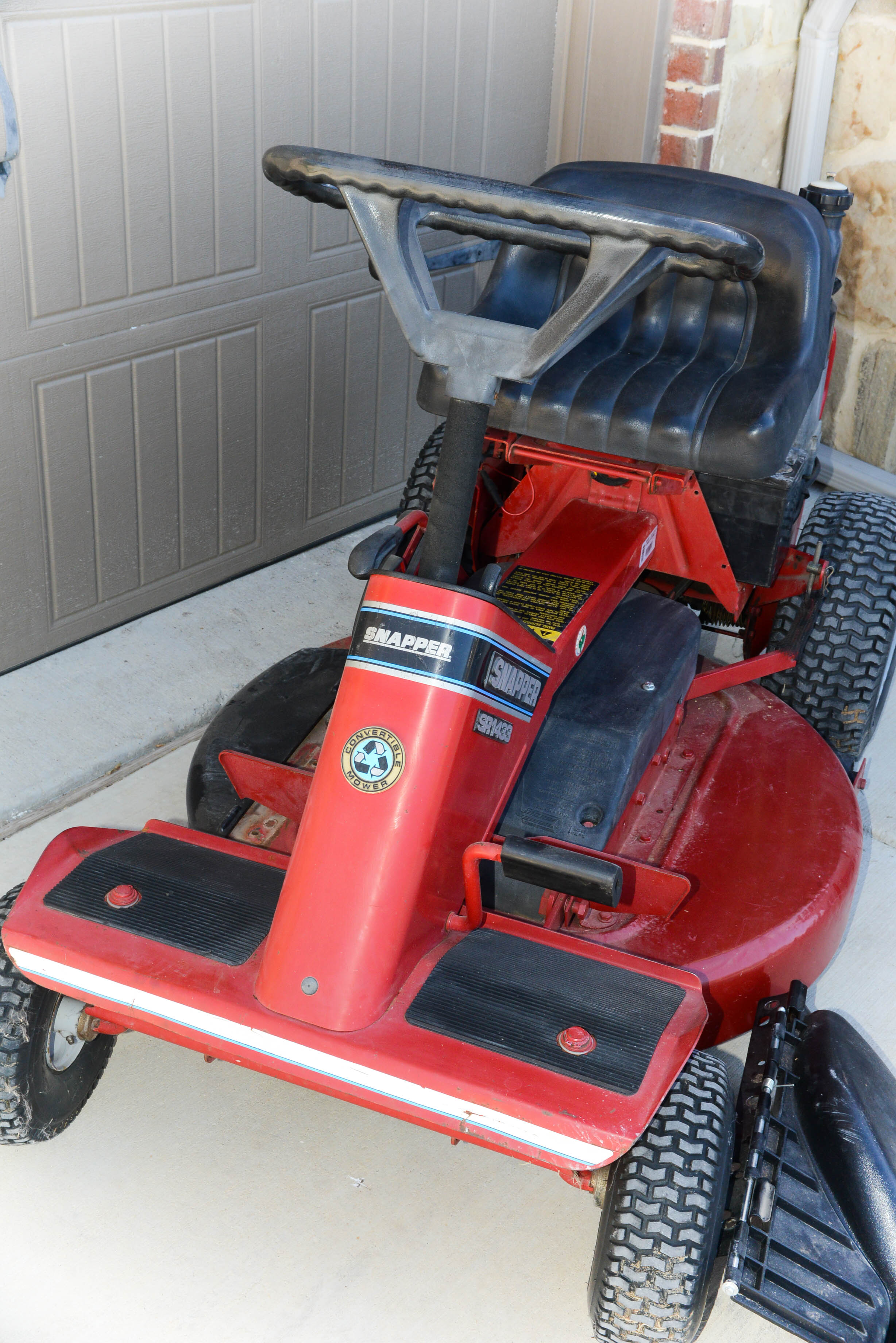 Snapper SR1433 Riding Lawn Mower