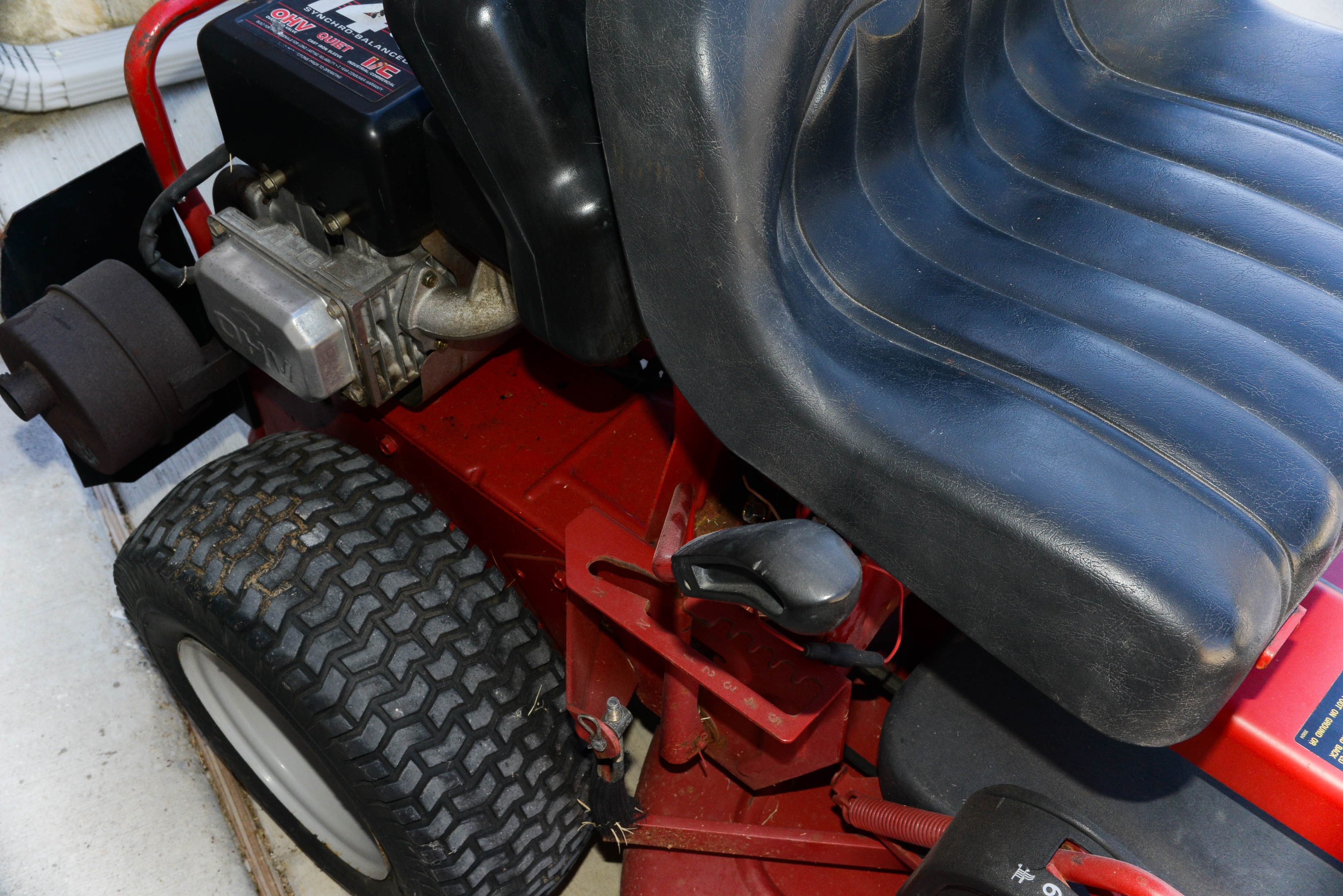 Snapper SR1433 Riding Lawn Mower