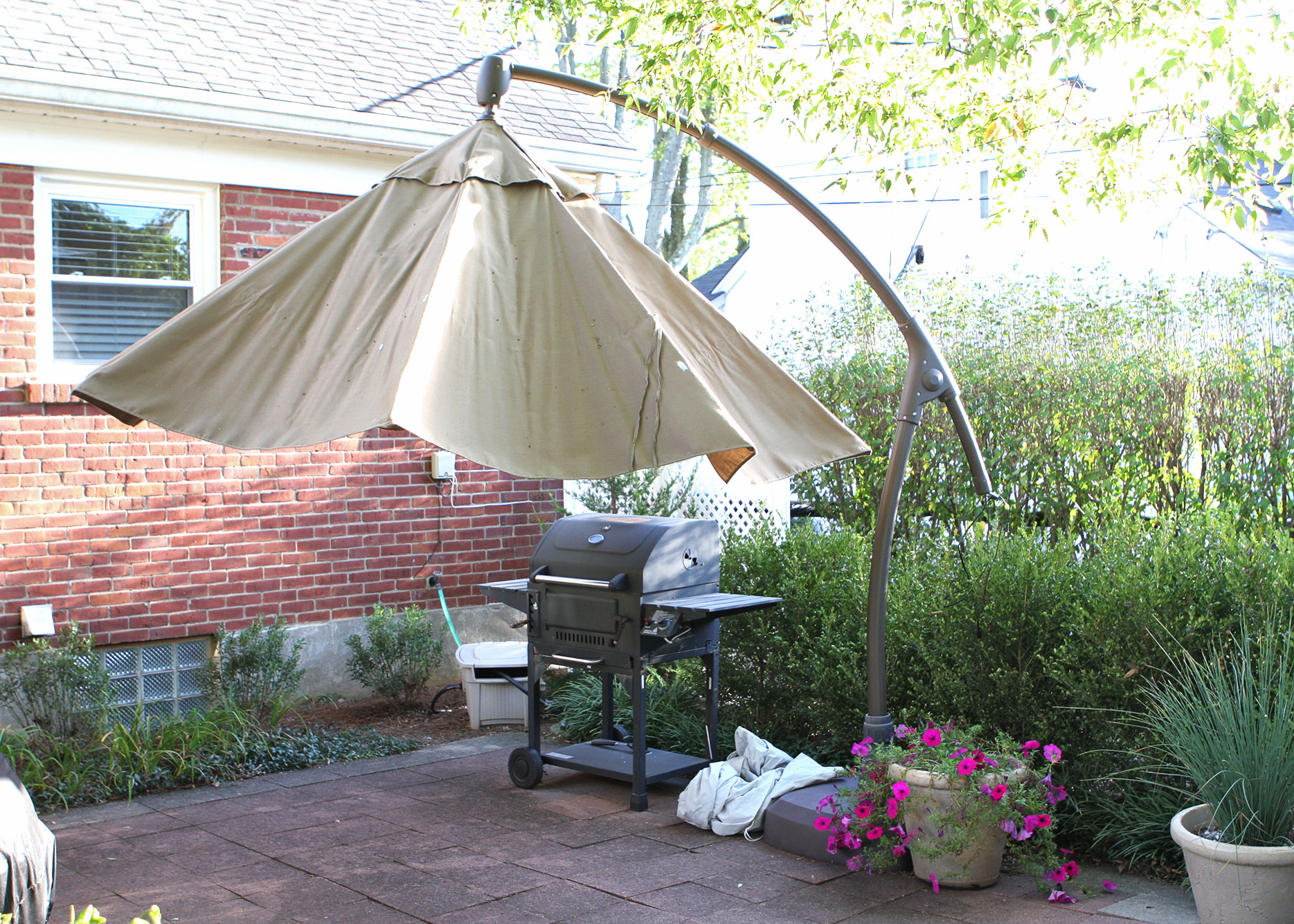 Adjustable Overhang Patio Umbrella
