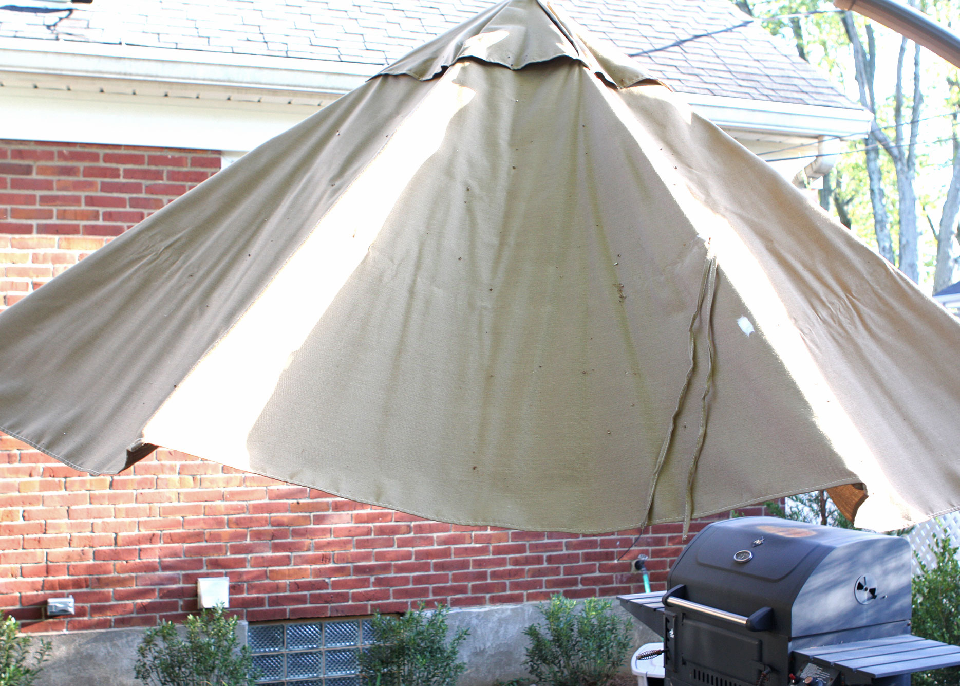Adjustable Overhang Patio Umbrella