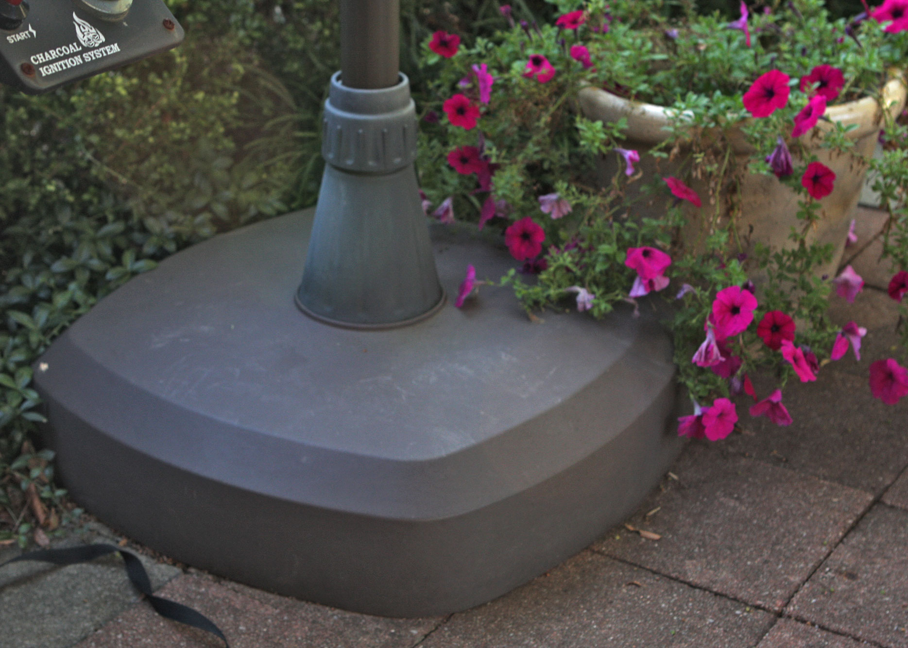 Adjustable Overhang Patio Umbrella