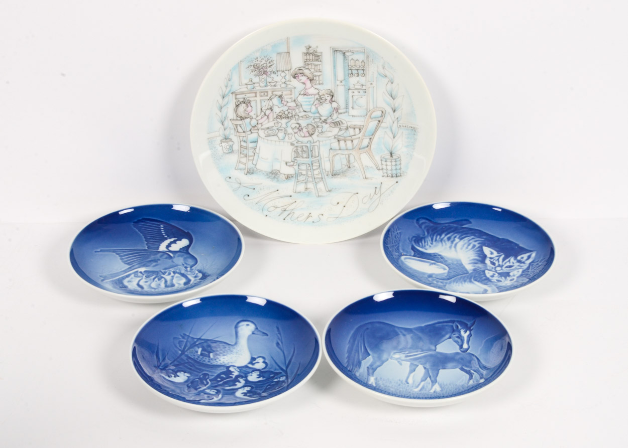 Vintage Mother's Day Dish Collection