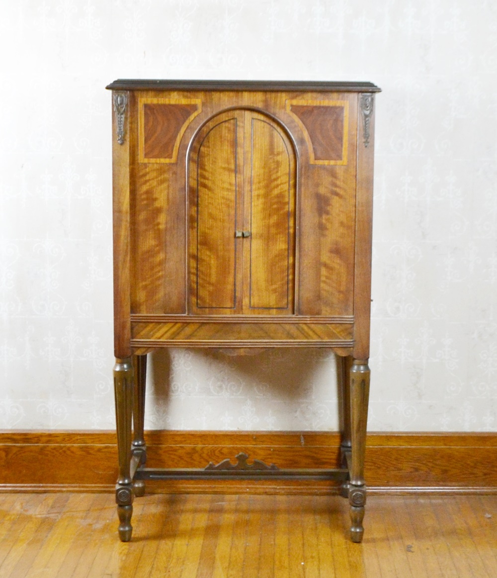 Vintage Jesse French Tube Radio & Cabinet