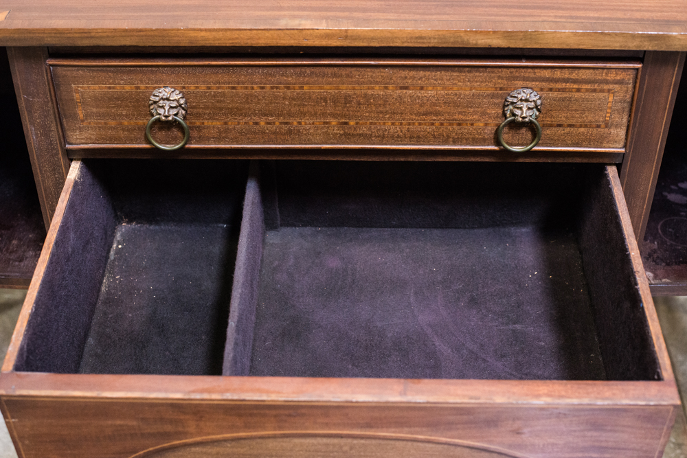 Sheraton Style Buffet Table