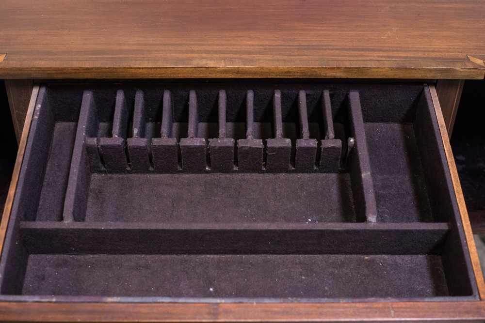 Sheraton Style Buffet Table