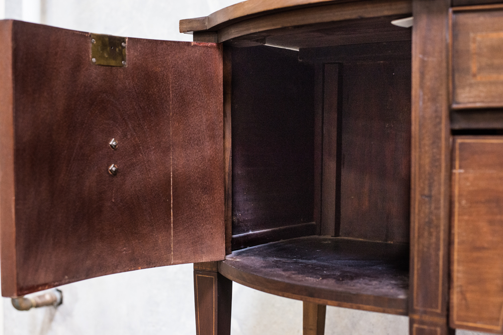 Sheraton Style Buffet Table