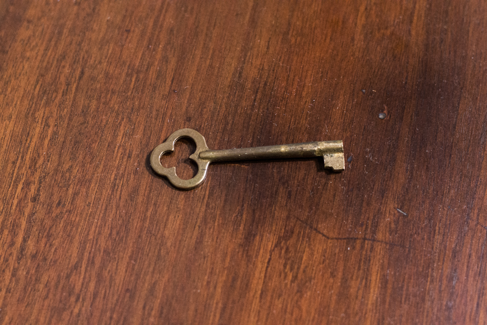 Sheraton Style Buffet Table