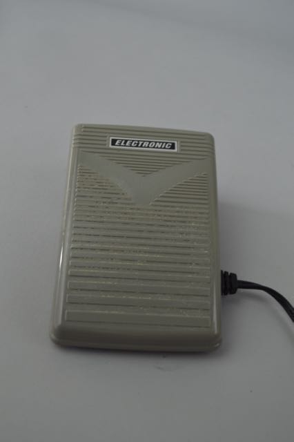 Singer Quantum Futura CE-200 Embroidery Sewing Machine