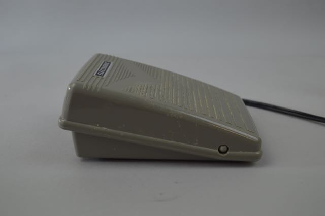 Singer Quantum Futura CE-200 Embroidery Sewing Machine