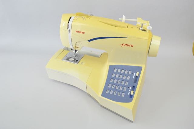 Singer Quantum Futura CE-200 Embroidery Sewing Machine