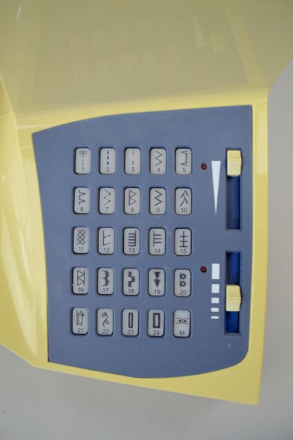 Singer Quantum Futura CE-200 Embroidery Sewing Machine