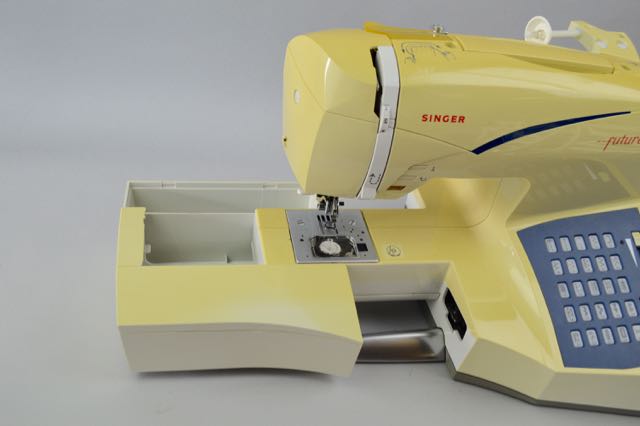 Singer Quantum Futura CE-200 Embroidery Sewing Machine
