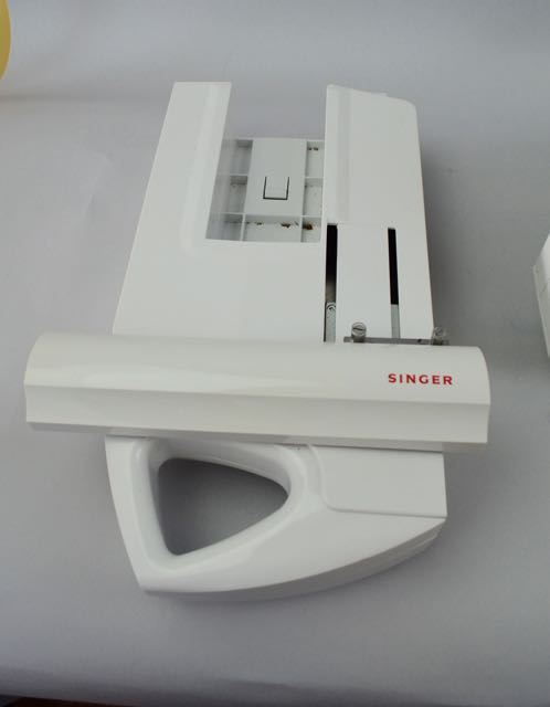 Singer Quantum Futura CE-200 Embroidery Sewing Machine