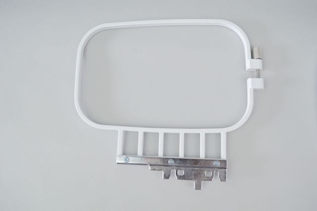 Singer Quantum Futura CE-200 Embroidery Sewing Machine