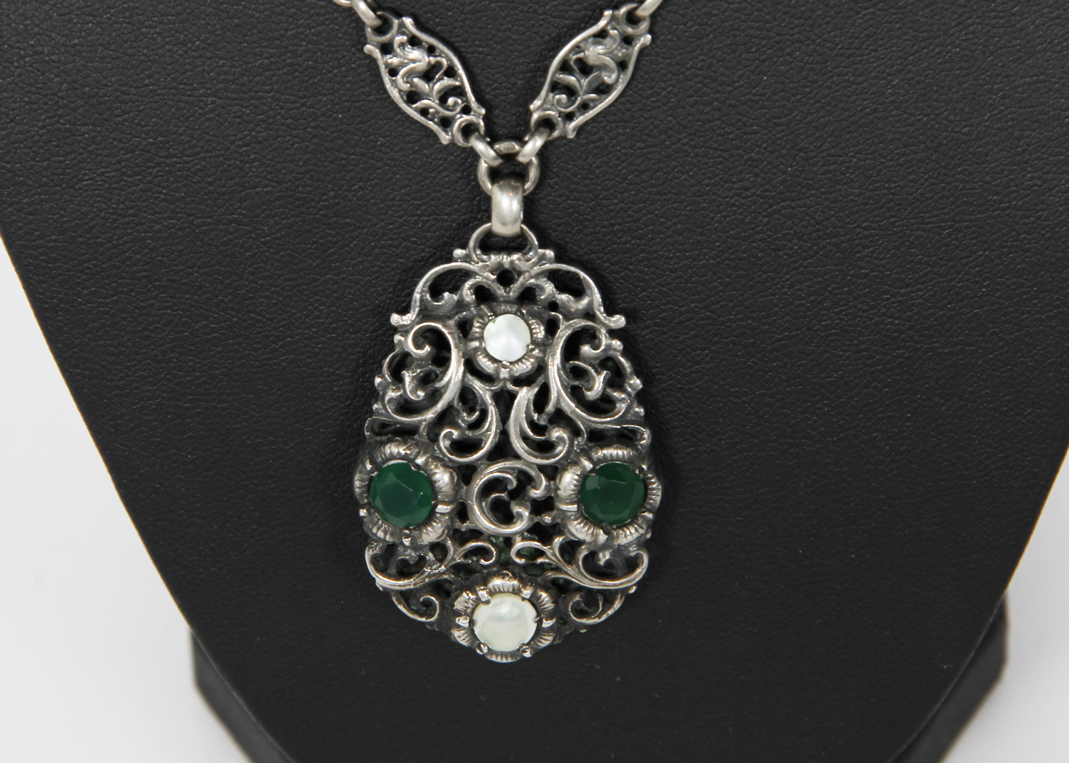 Sterling Silver Arts and Crafts Jadeite Pearl Necklace