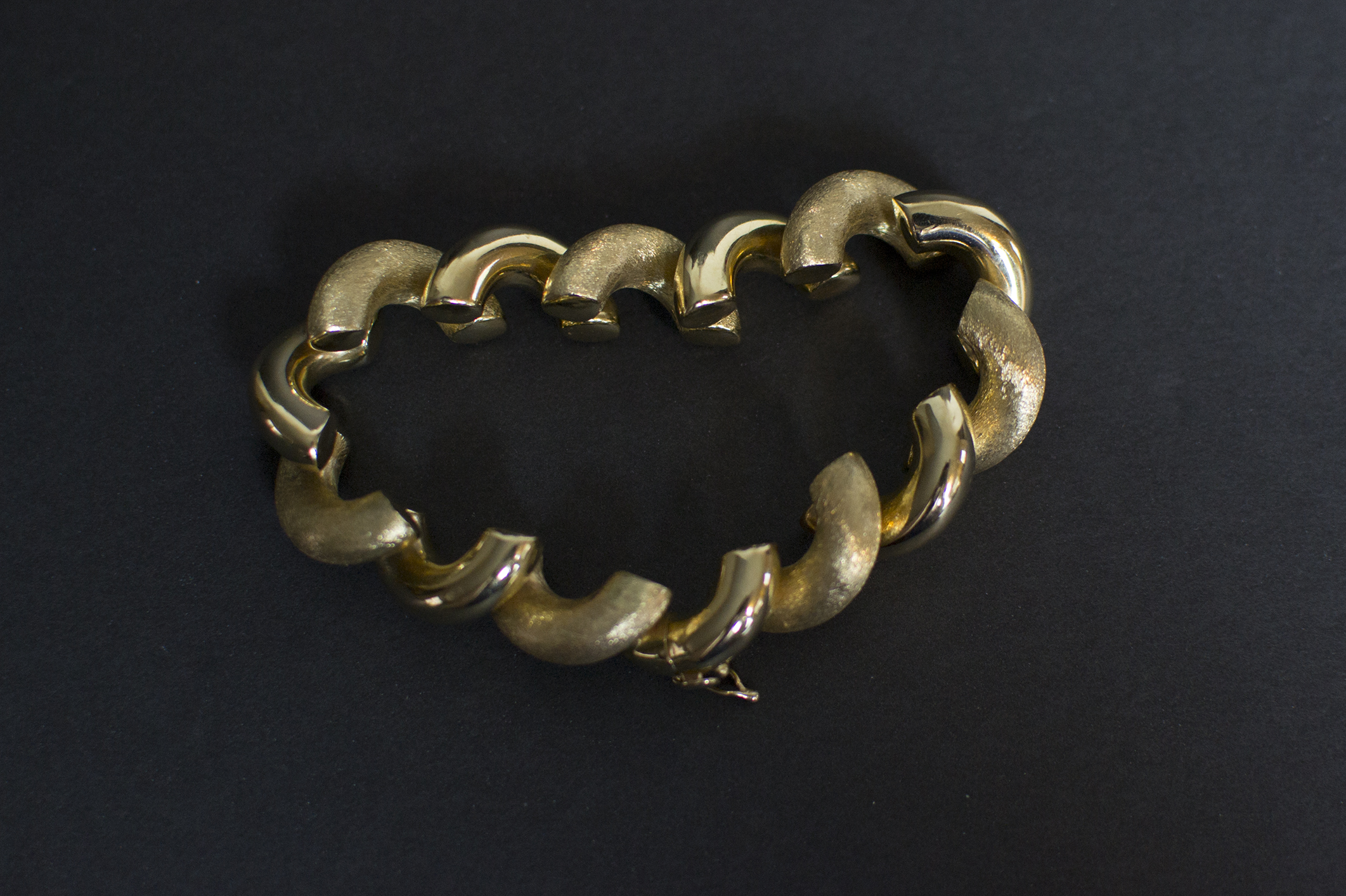 14k Rounded Gold Bracelet.