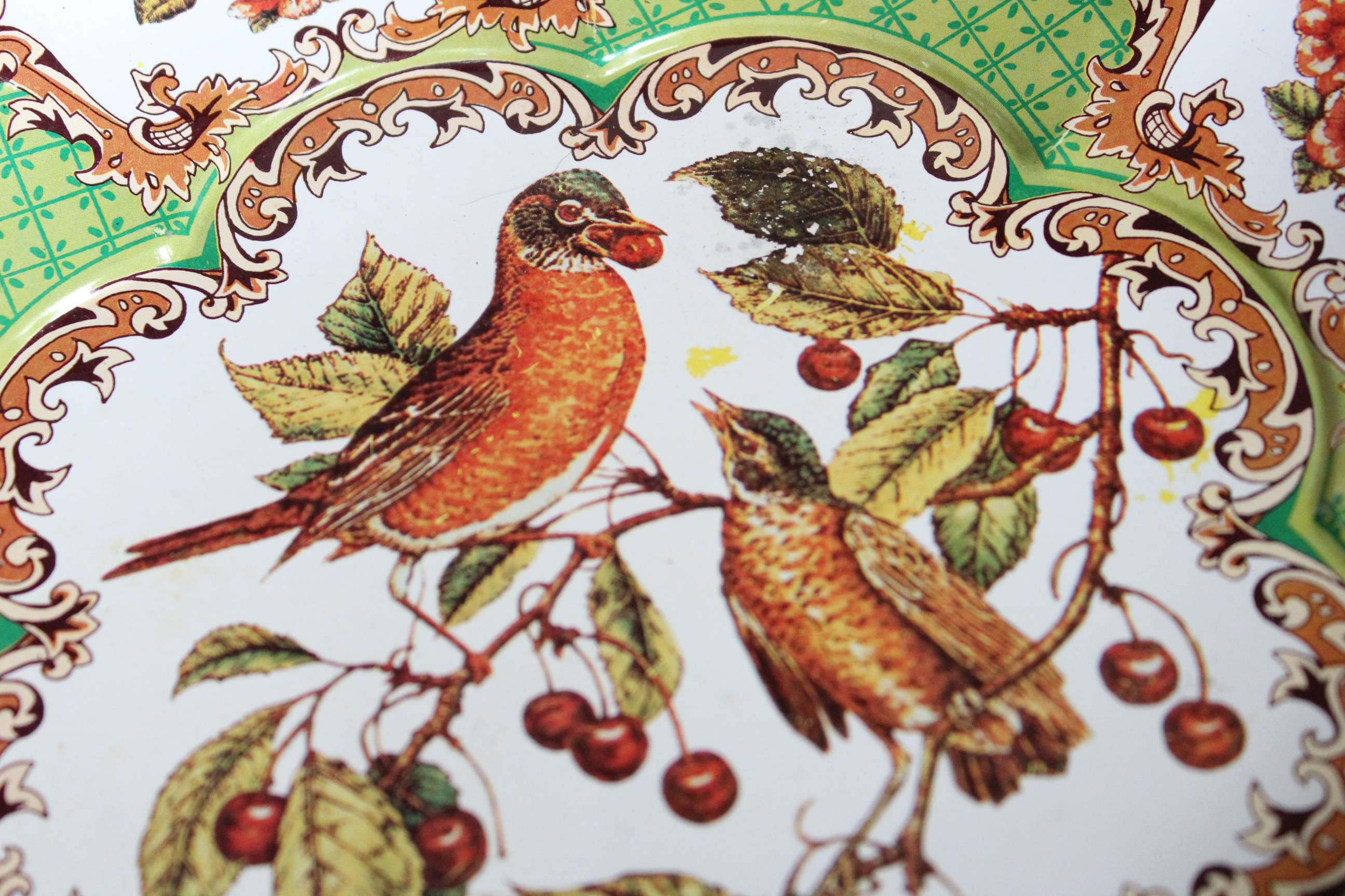 Antique-like Berry Kitchenalia