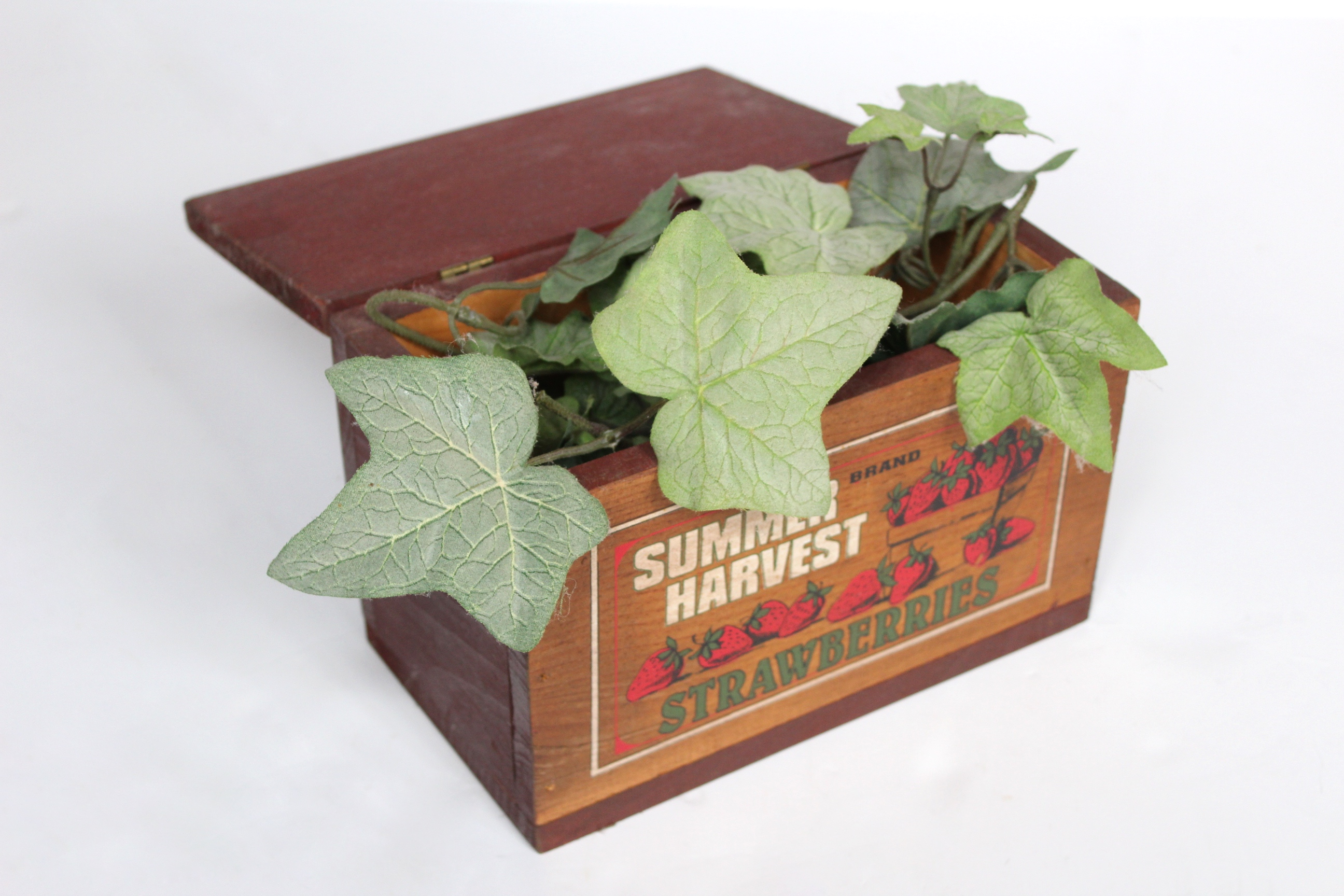 Antique-like Berry Kitchenalia