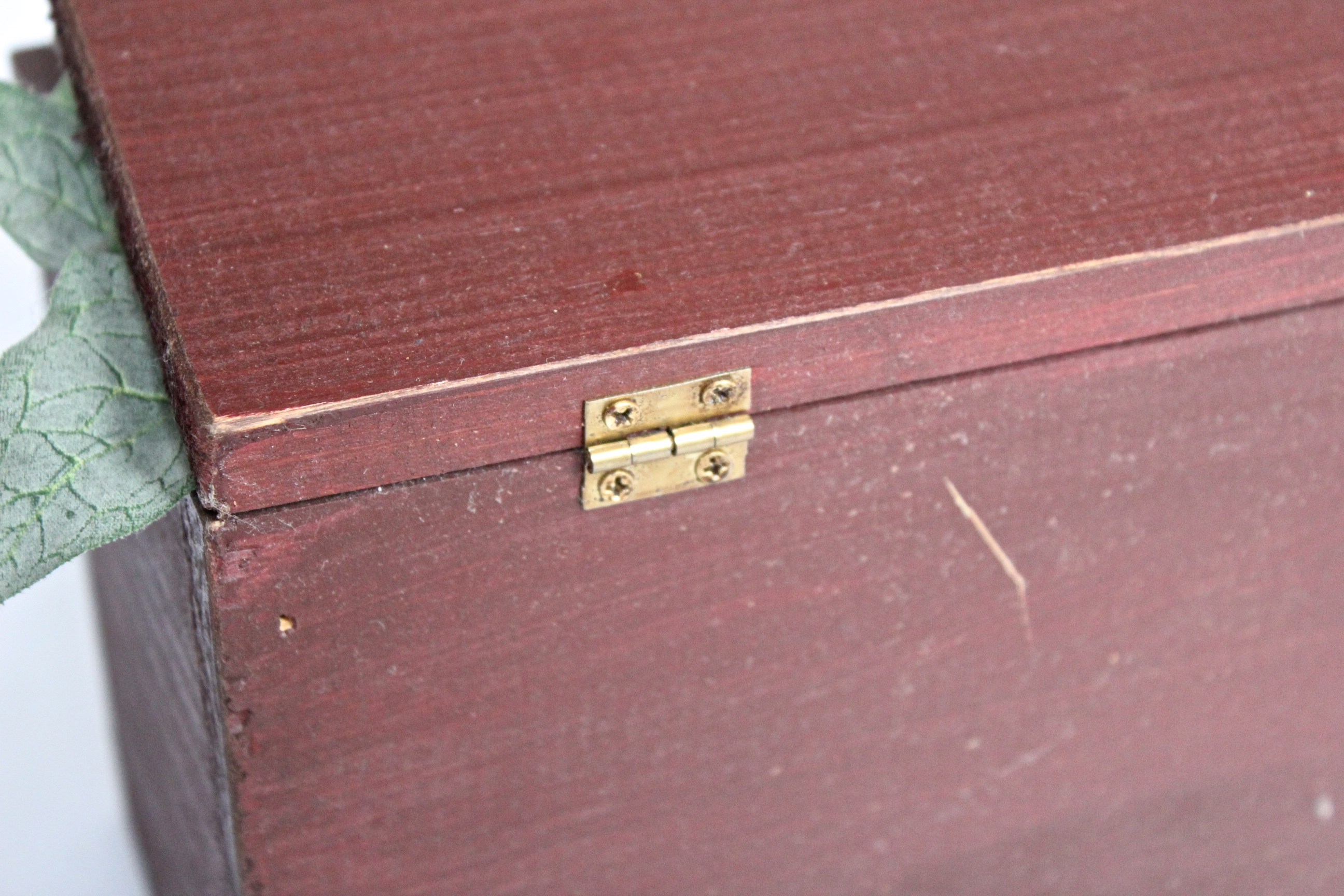 Antique-like Berry Kitchenalia