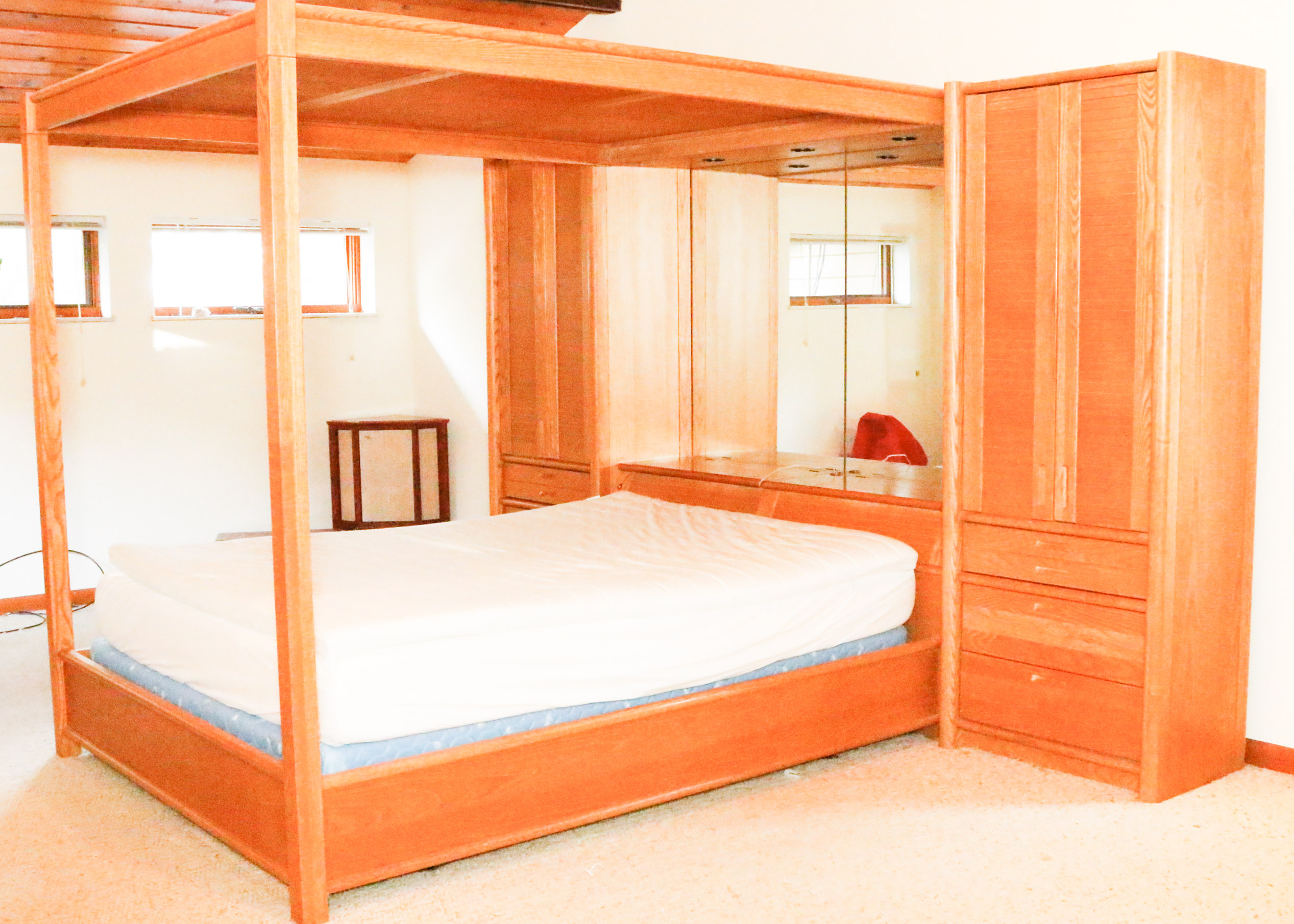 Vintage Thomasville Canopy Bed and Wardrobes