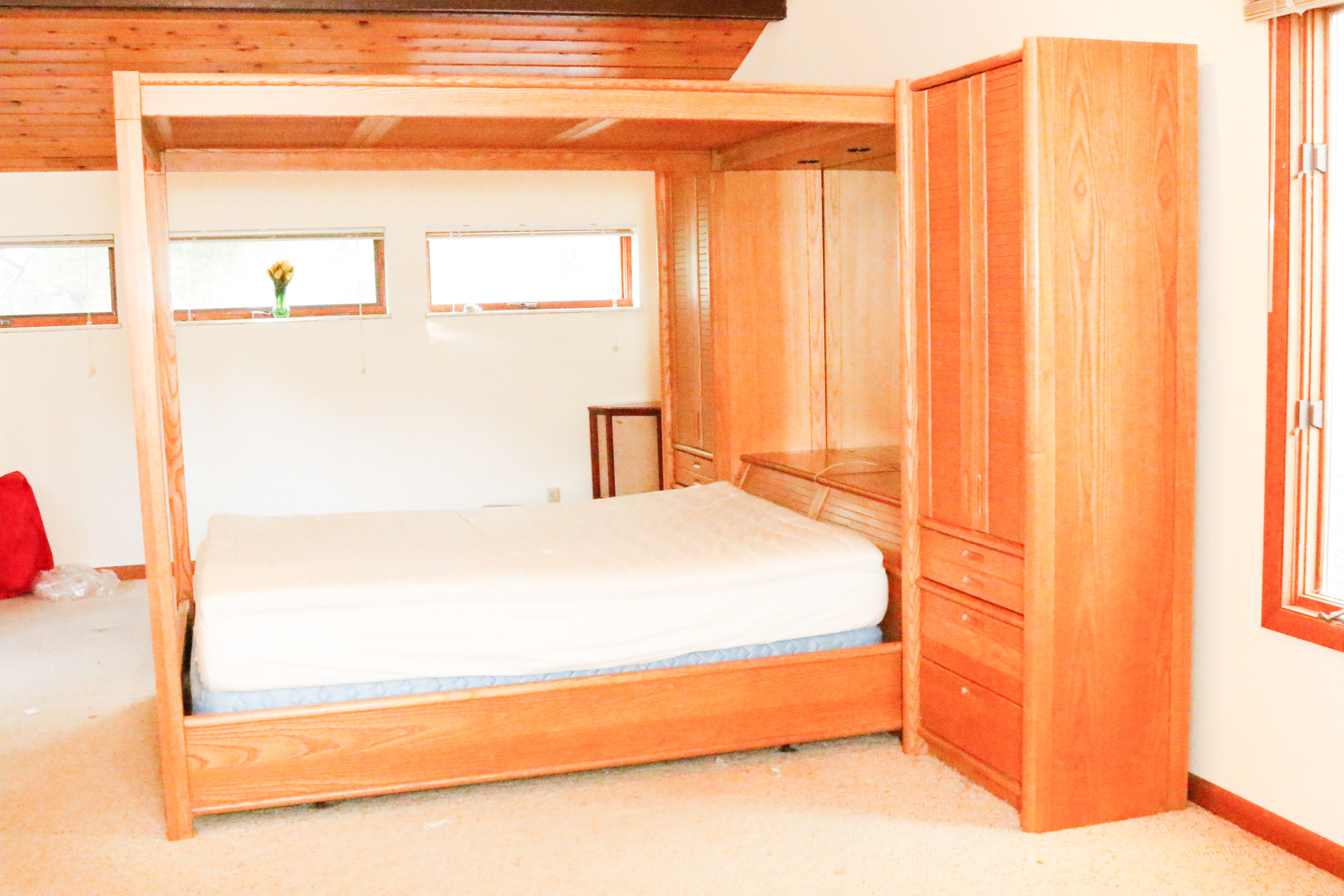 Vintage Thomasville Canopy Bed and Wardrobes
