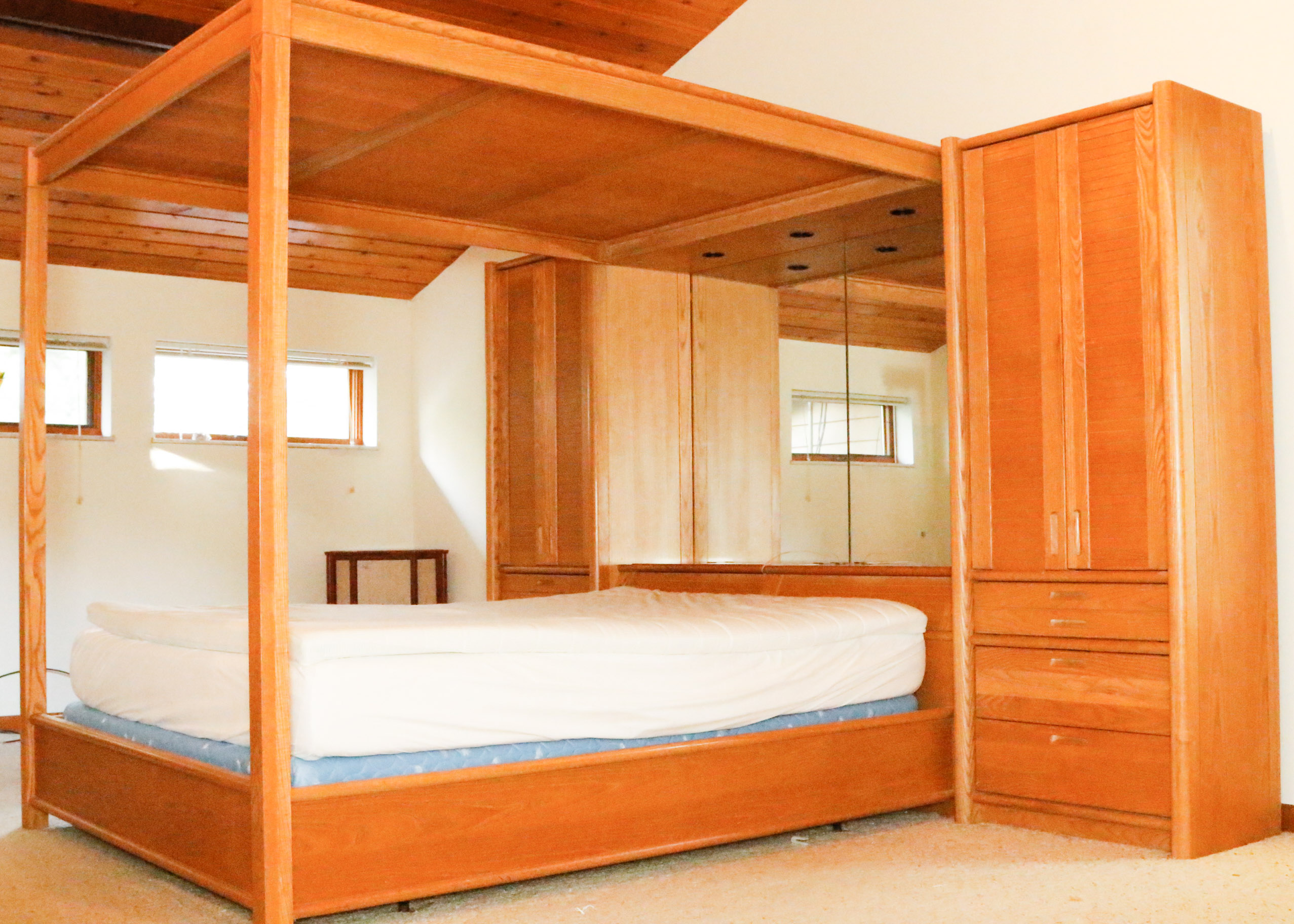 Vintage Thomasville Canopy Bed and Wardrobes