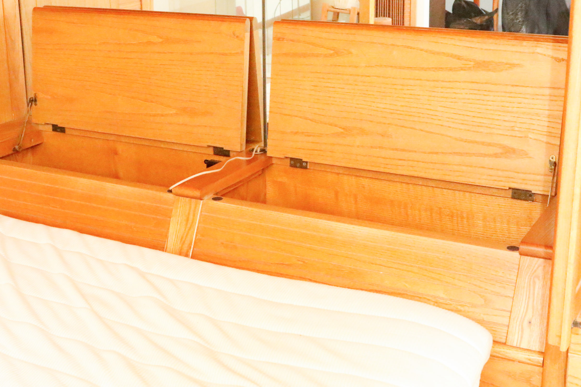 Vintage Thomasville Canopy Bed and Wardrobes