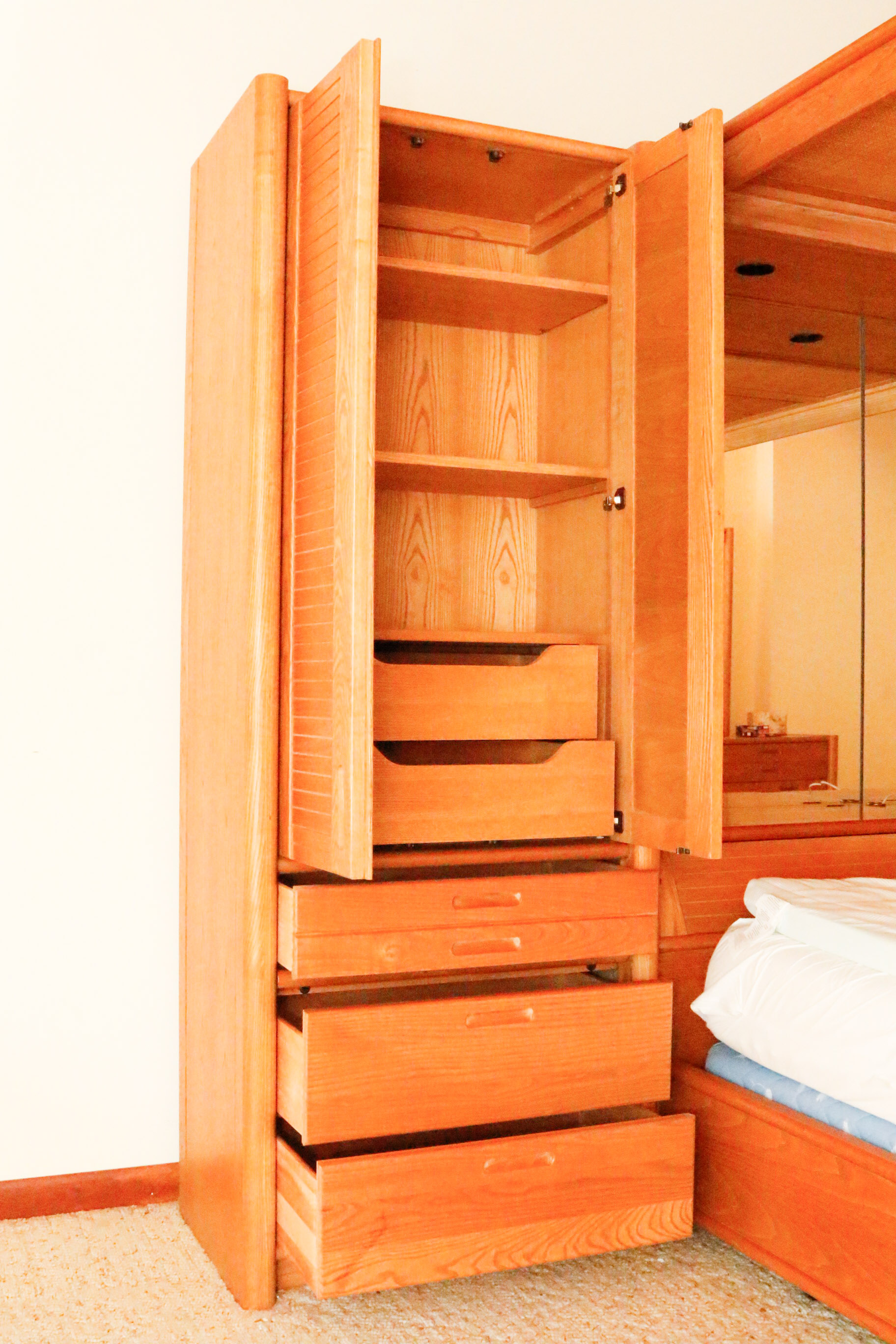 Vintage Thomasville Canopy Bed and Wardrobes