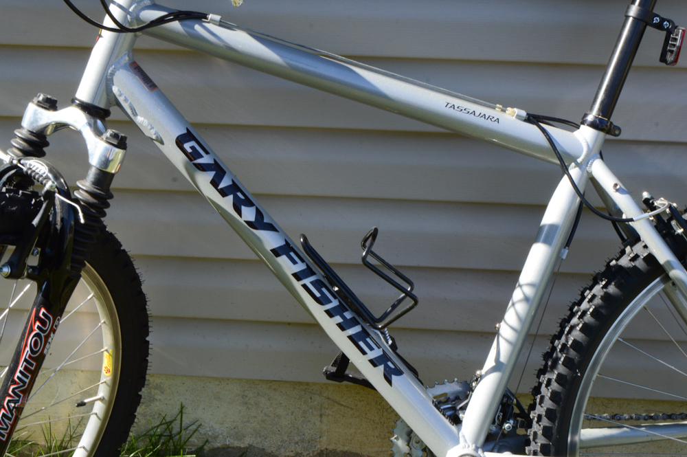 2000 Gary Fisher Tassajara Mountain Bike and Spare Tires
