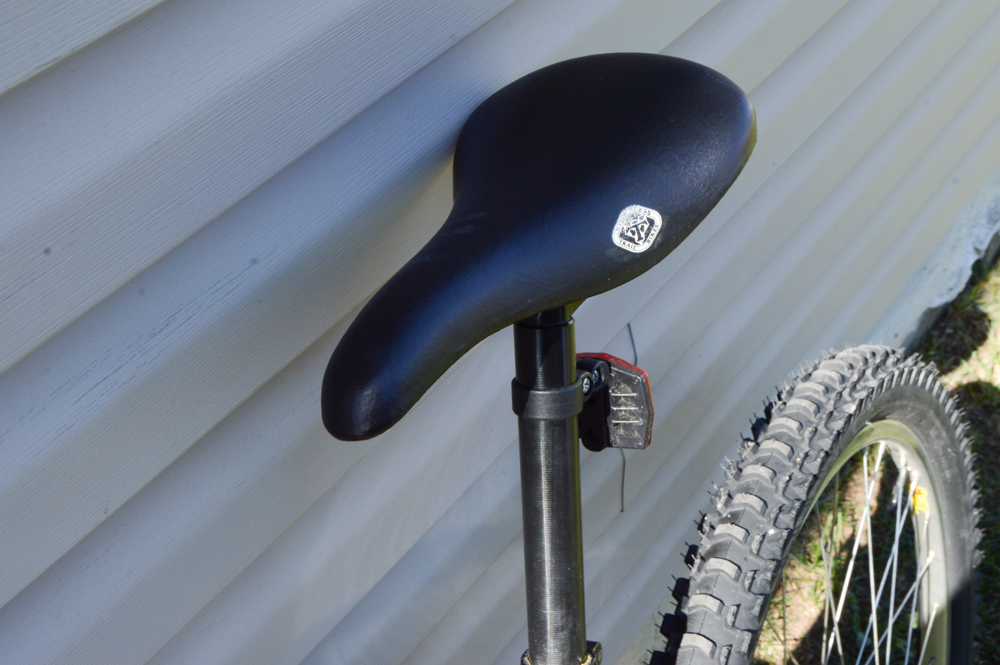 2000 Gary Fisher Tassajara Mountain Bike and Spare Tires