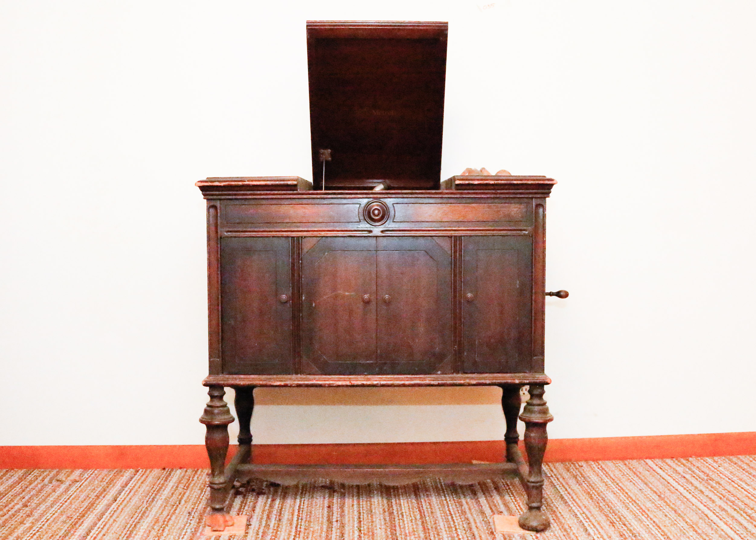 1925 Orthophonic Victor-Victrola Granada