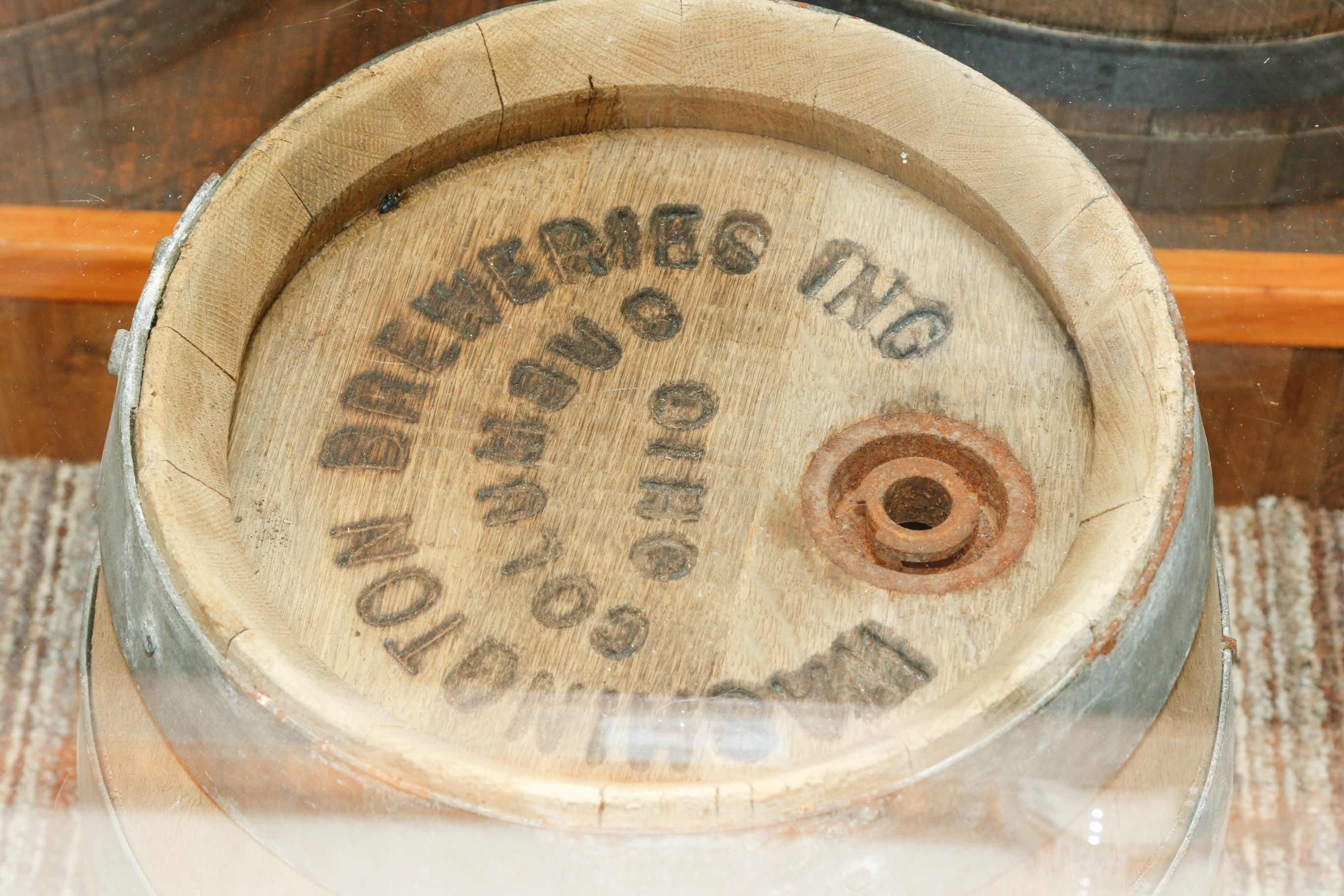 Washington Breweries Barrel with Removable Round Glass Tabletop