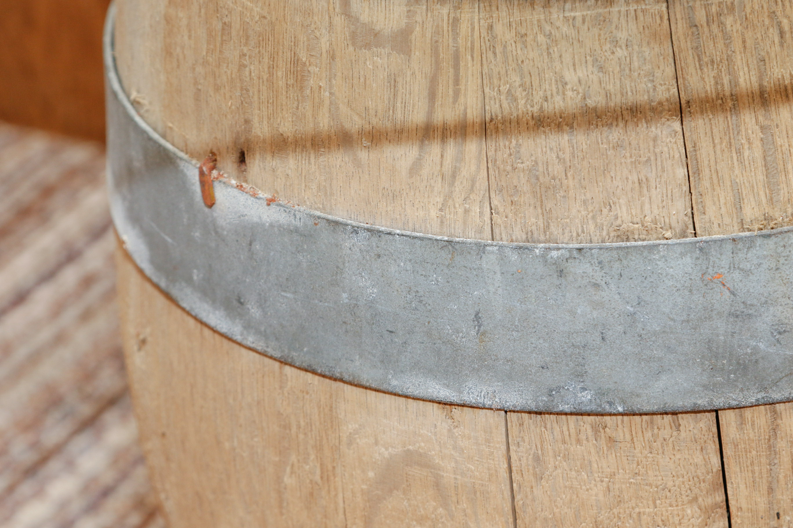 Washington Breweries Barrel with Removable Round Glass Tabletop