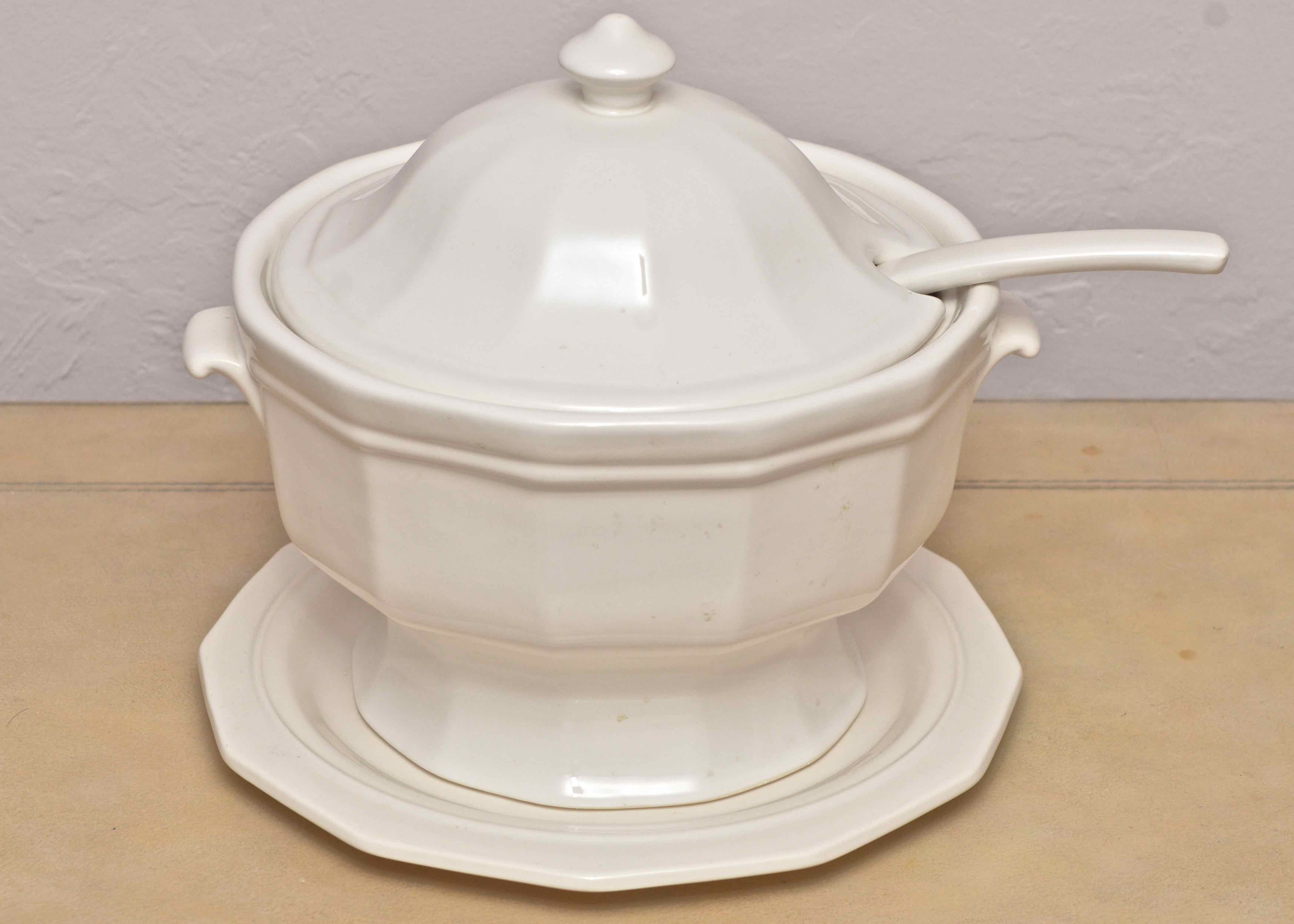 Pfaltzgraff Heritage Soup Tureen