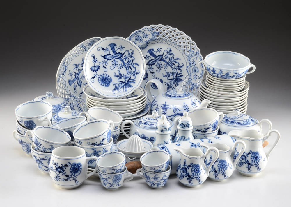 Blue and White "Zwiebelmuster" Porcelain Luncheon China Set
