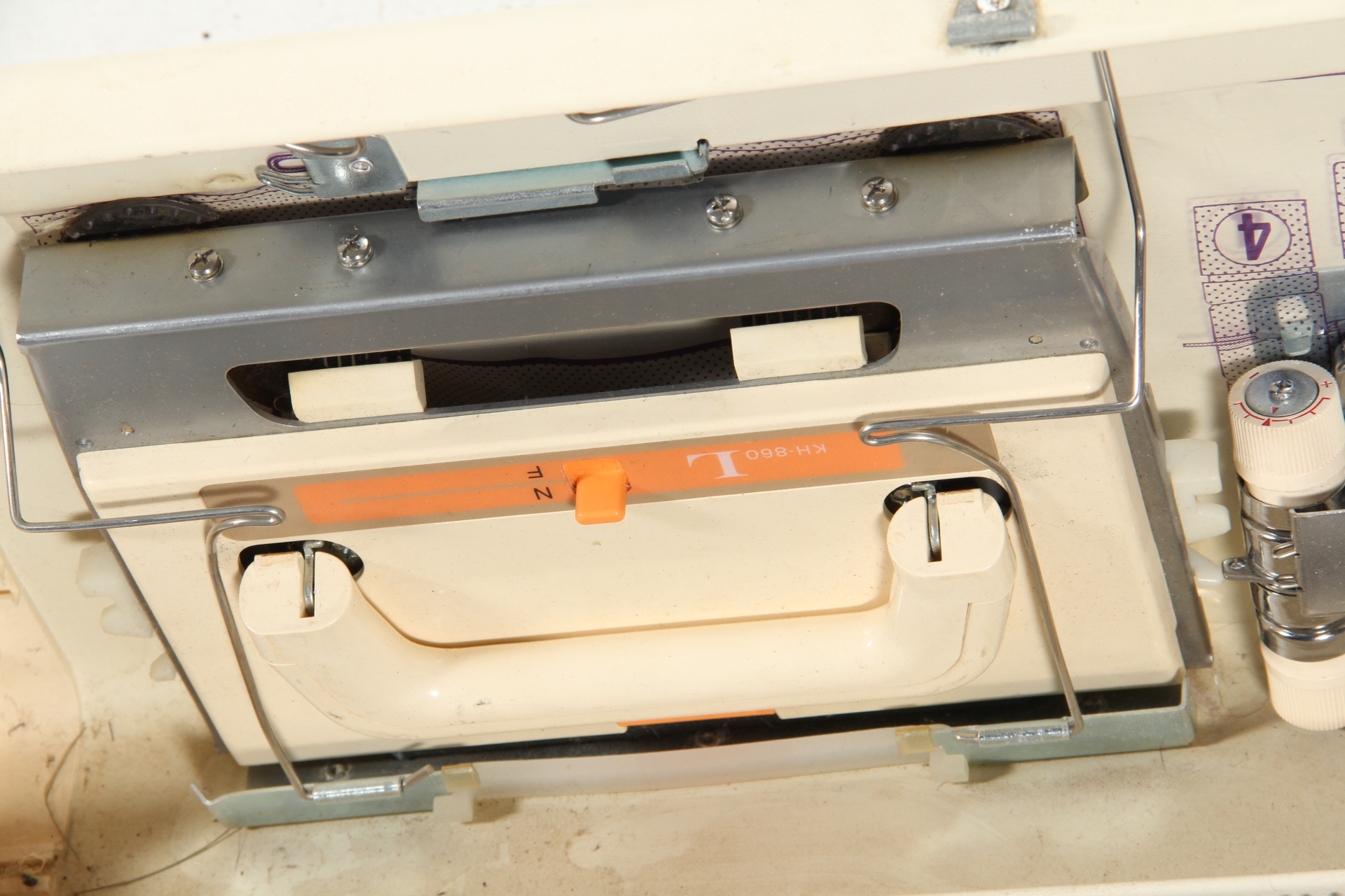 Brother KH-860 Knitting Machine