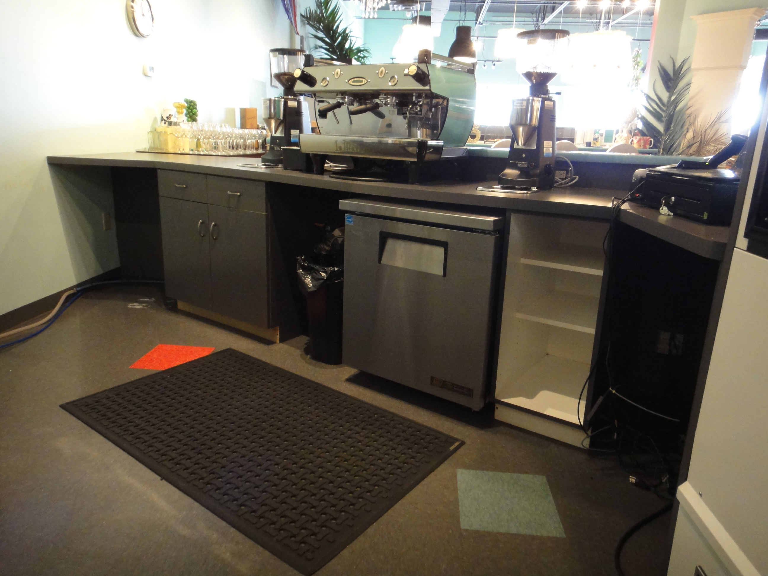 Full Counter, Lower Counter and Curved Corian Upper Counter