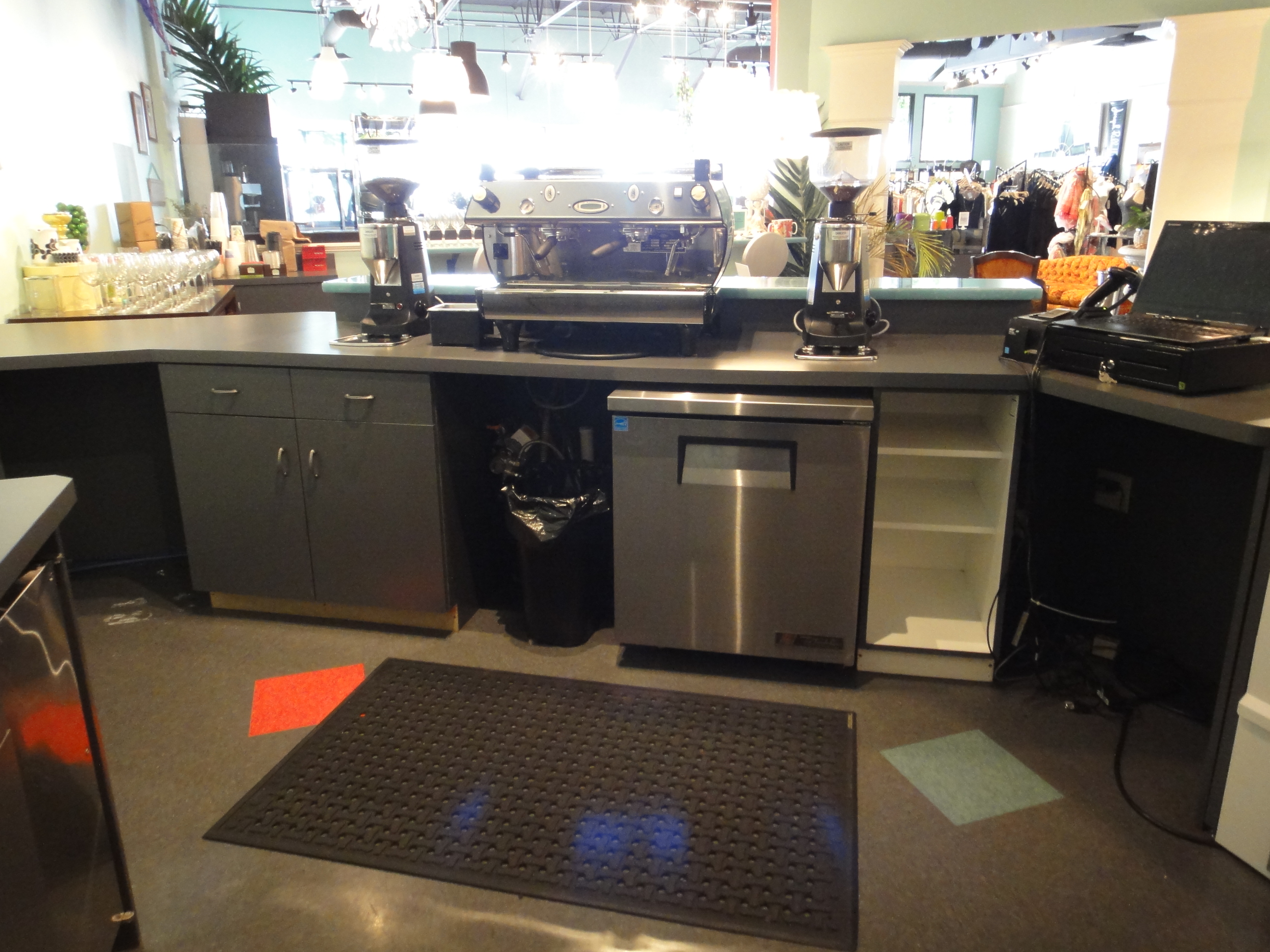 Full Counter, Lower Counter and Curved Corian Upper Counter