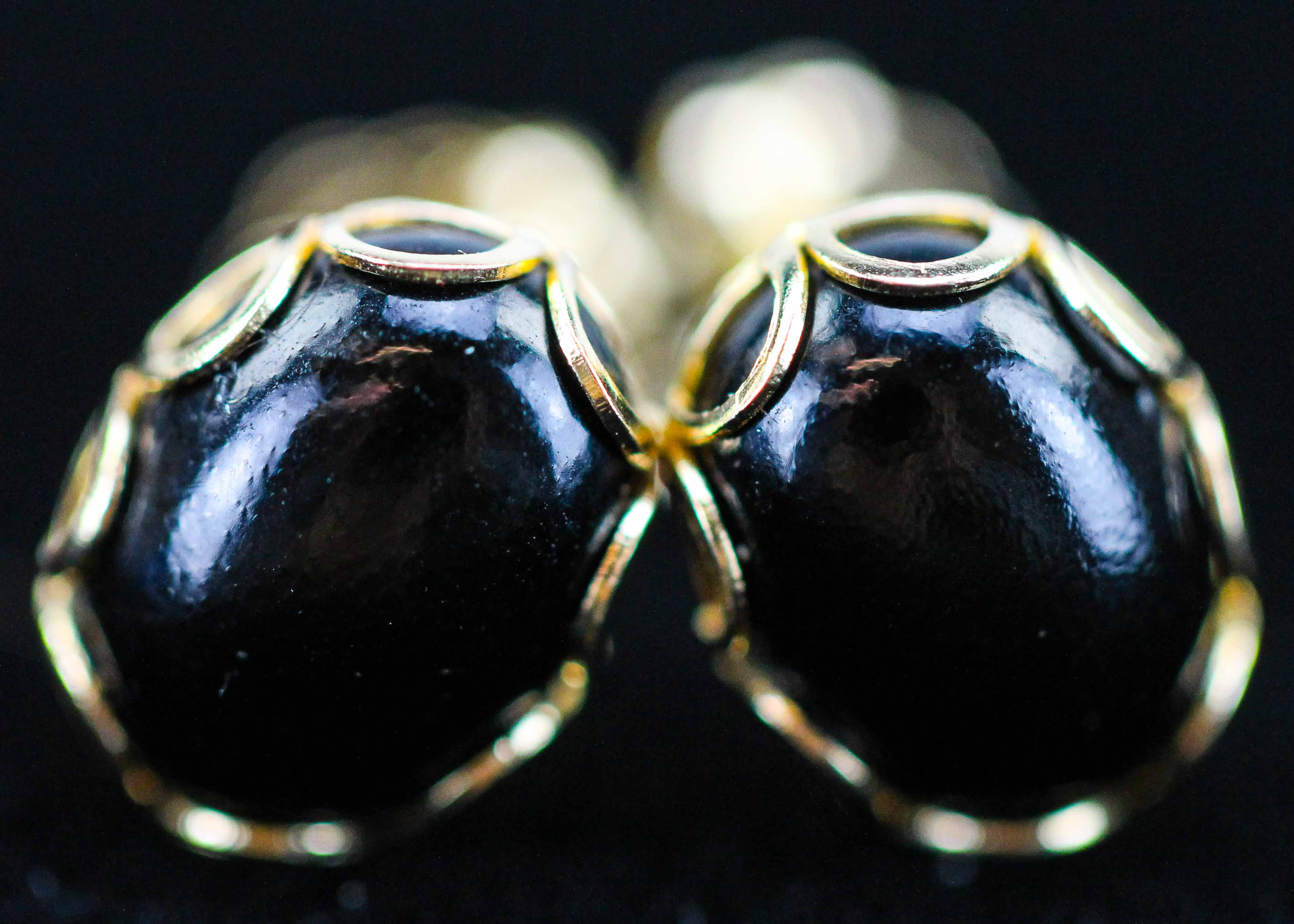 Black Onyx Gemstone Earring's in aGold Tone Setting