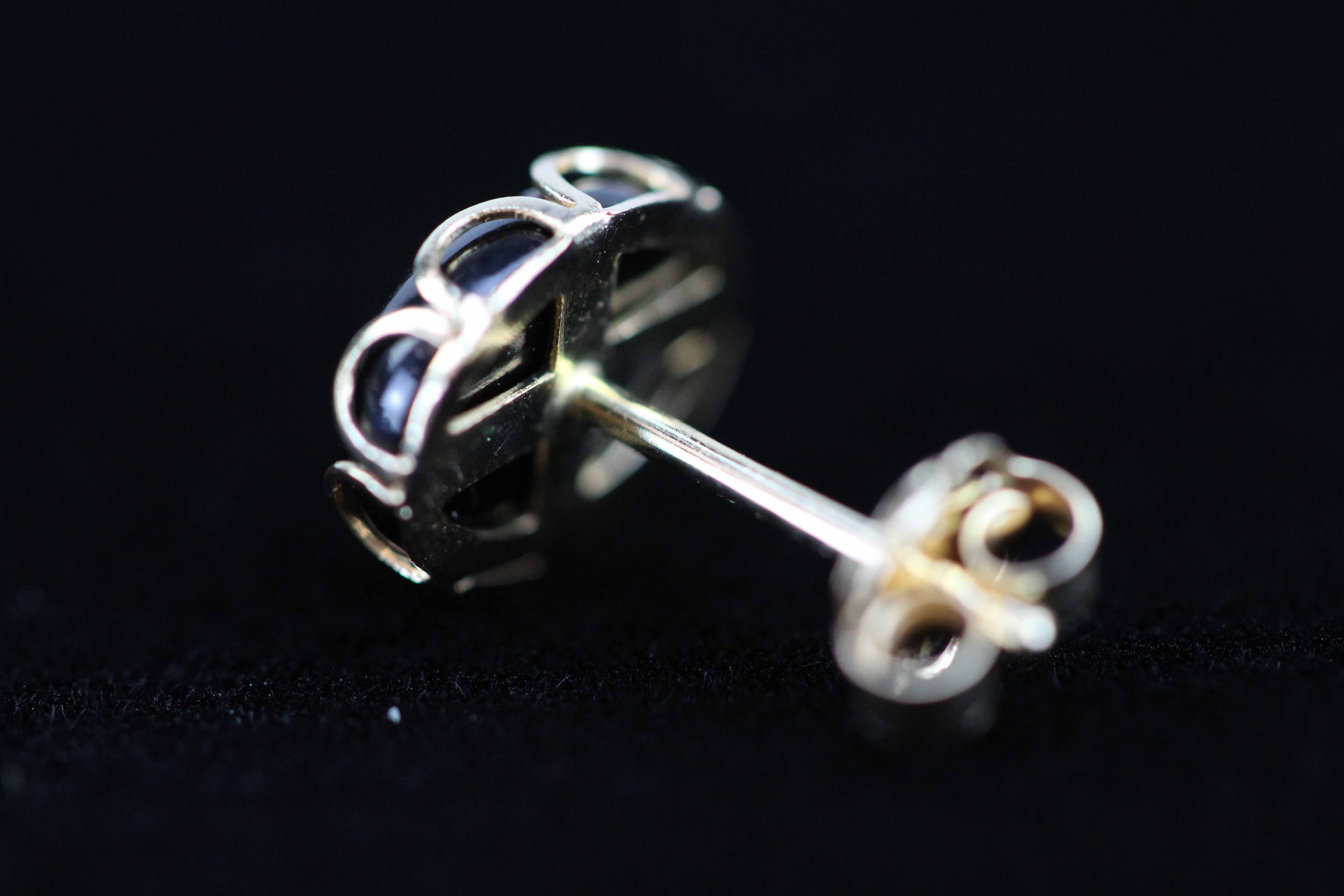 Black Onyx Gemstone Earring's in aGold Tone Setting