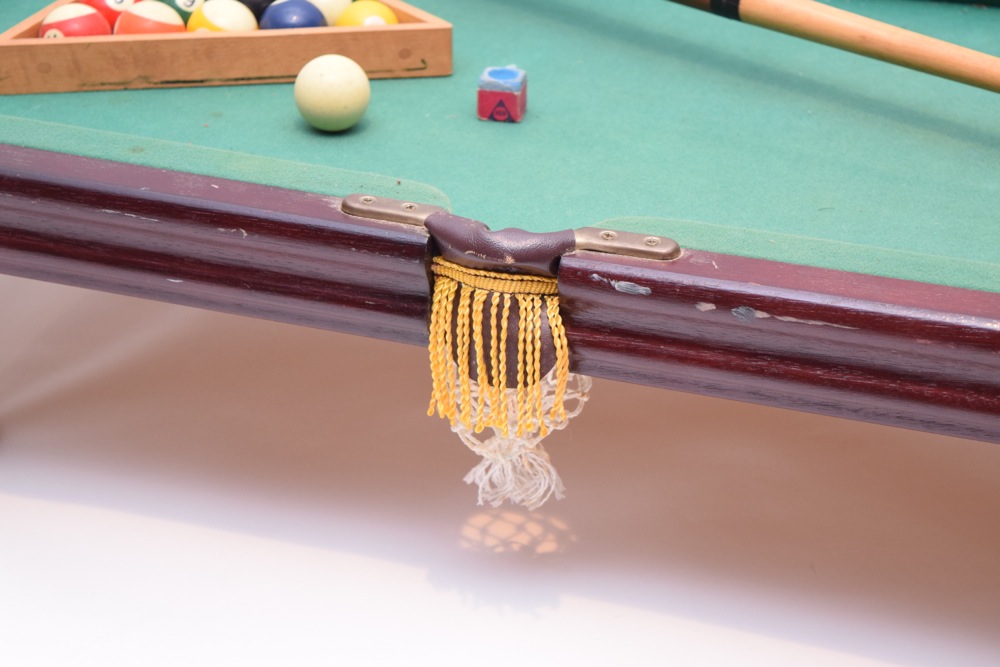 "Minnesota Fats" Miniature Pool Table